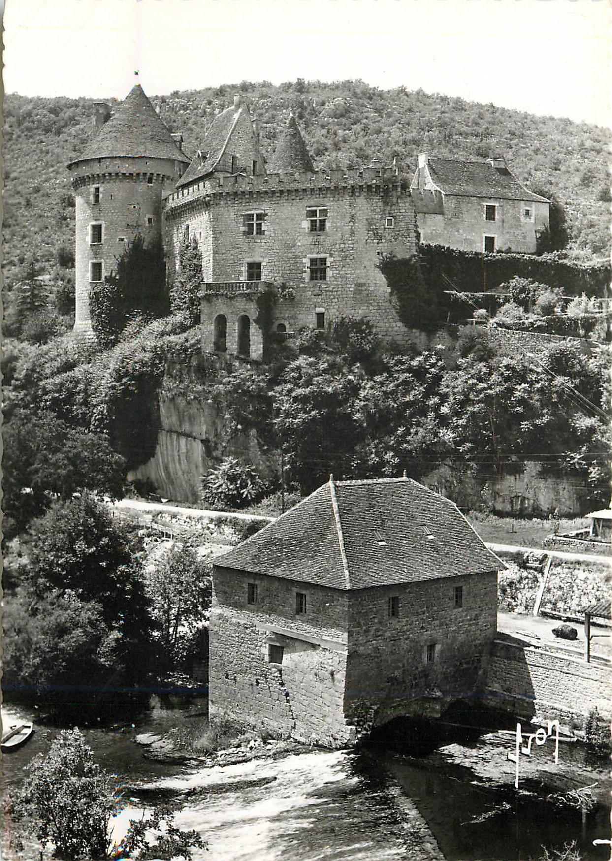 CPM Cabrerets Lot Le Chateau du Diable et le Moulin