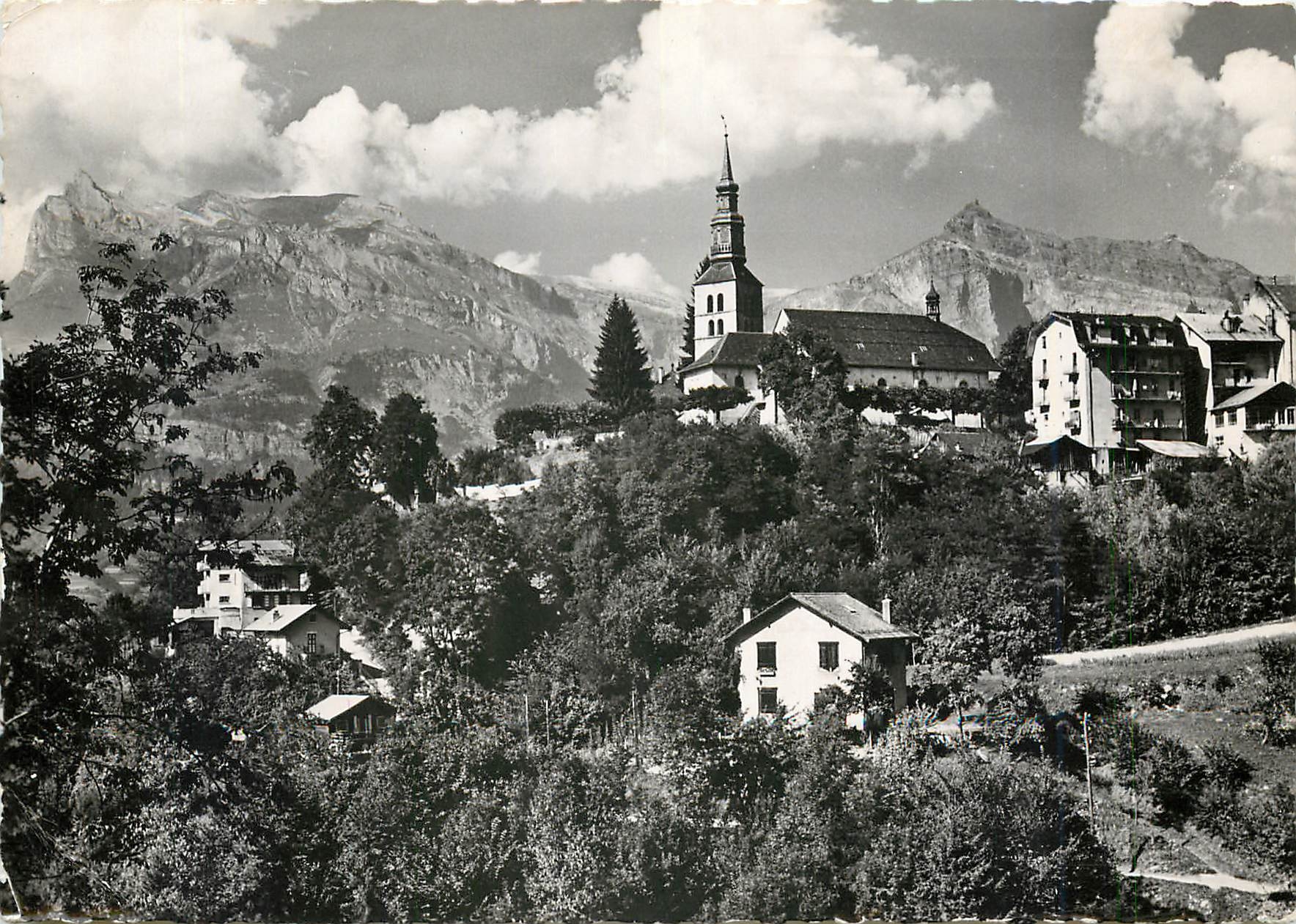 CPM Saint Gervais les Bains Vue generale Les Aiguilles de Warens