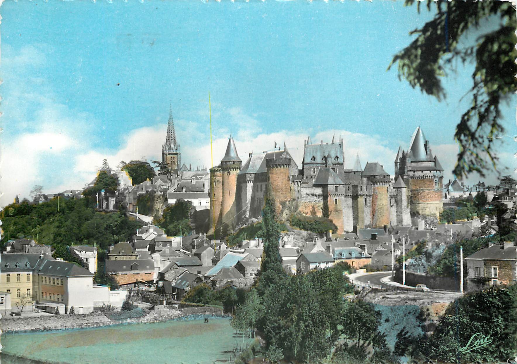 CPM Vitre Vue generale et le chateau 