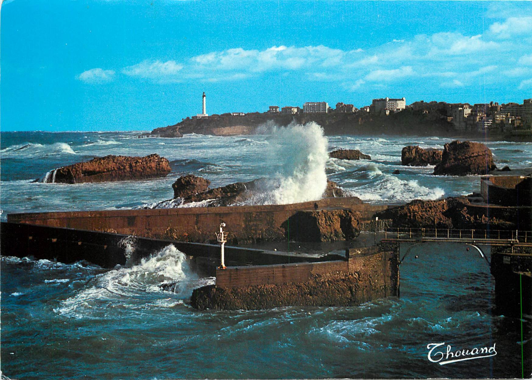 CPM Biarritz Le Port des Pecheurs et le phare