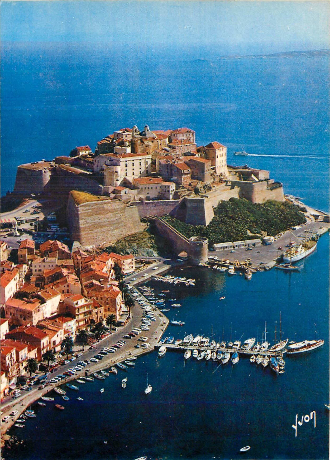 CPM La Corse oasis de Beaute Calvi Le Port de Plaisance au pled de la Citadelle 
