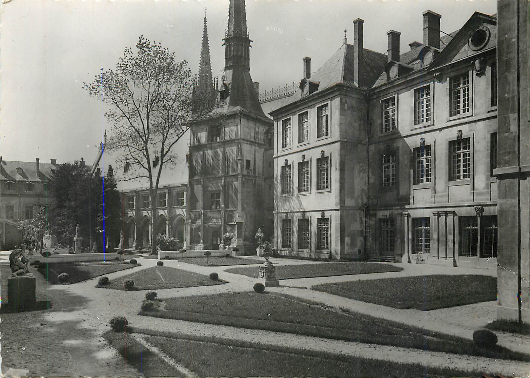 CPM Nancy Palais Ducal Musee lorrain Facades interieures 