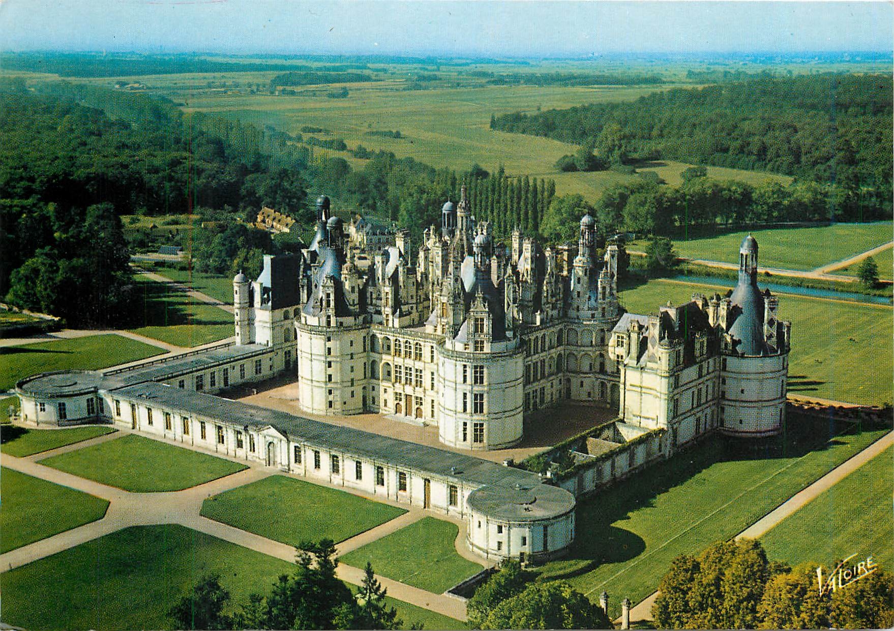CPM Chambord Loir et Cher Vue aerienne du Chateau La facade sur et la porte royale