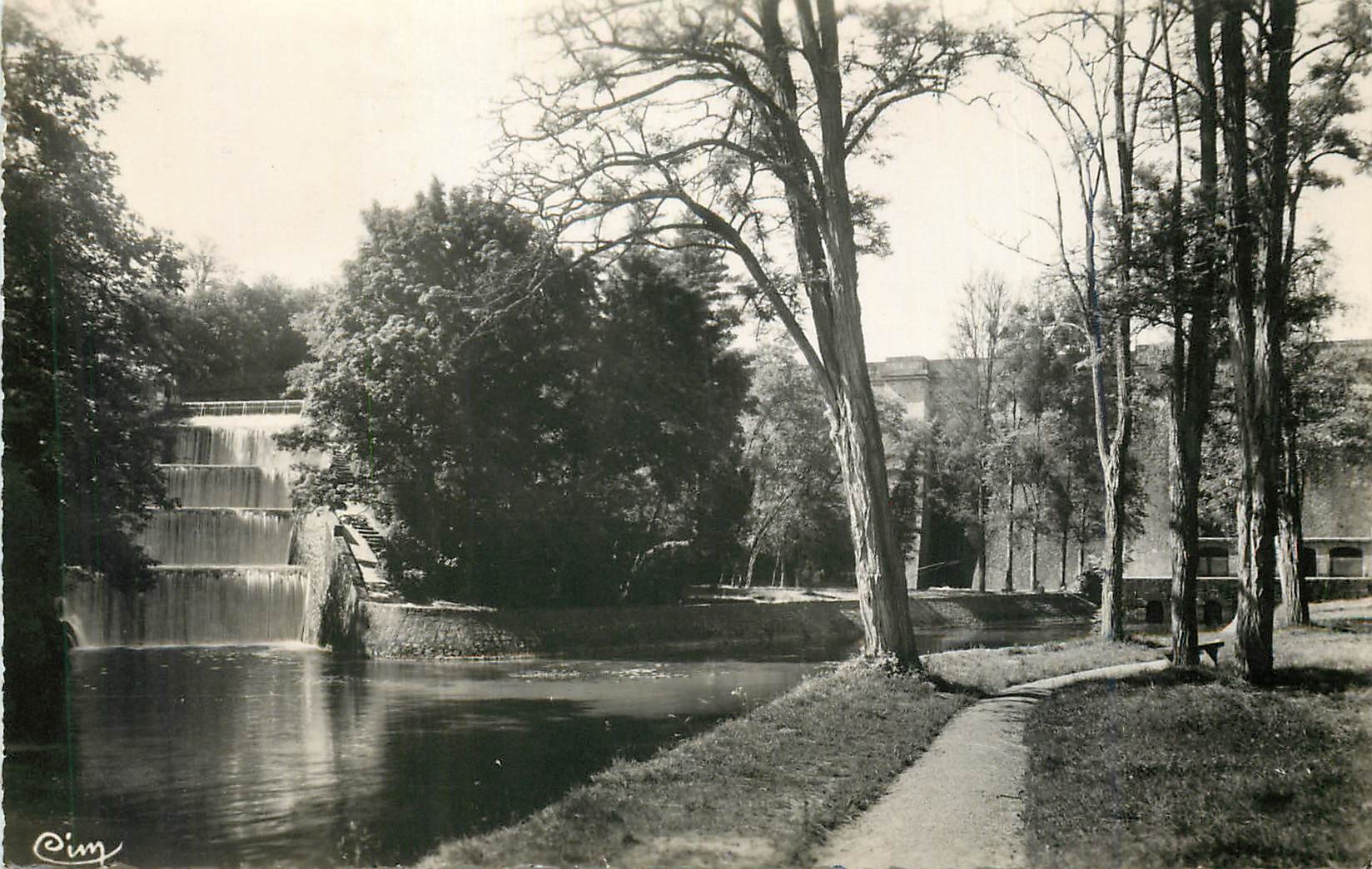 CPM Lac de Pont C d'Or Les Promenades et la Cascade