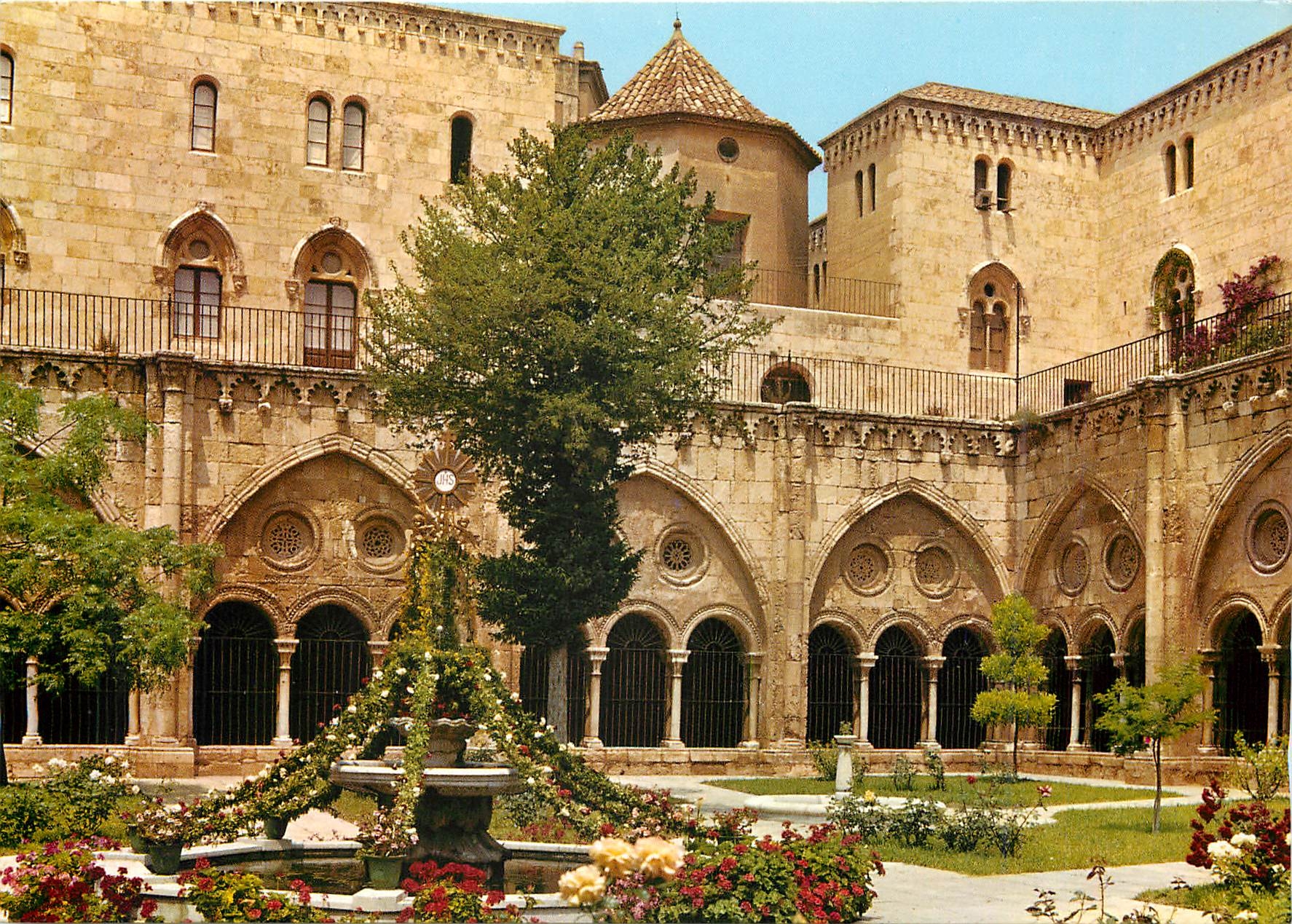 CPM Costa Dorada Tarragona Cathedrale Jardin dans le Cloitre