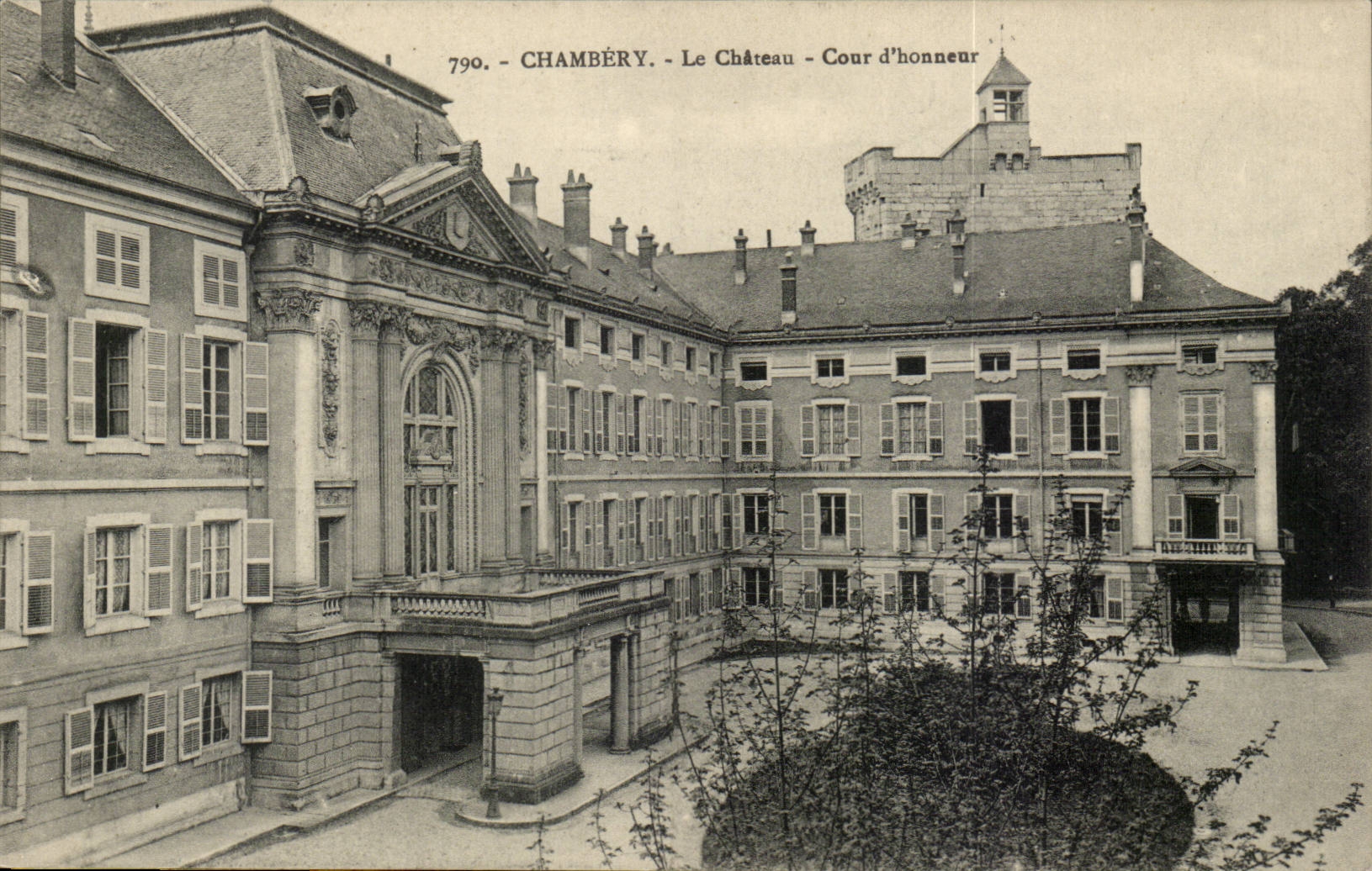 Chambery CPA the castle main courtyard