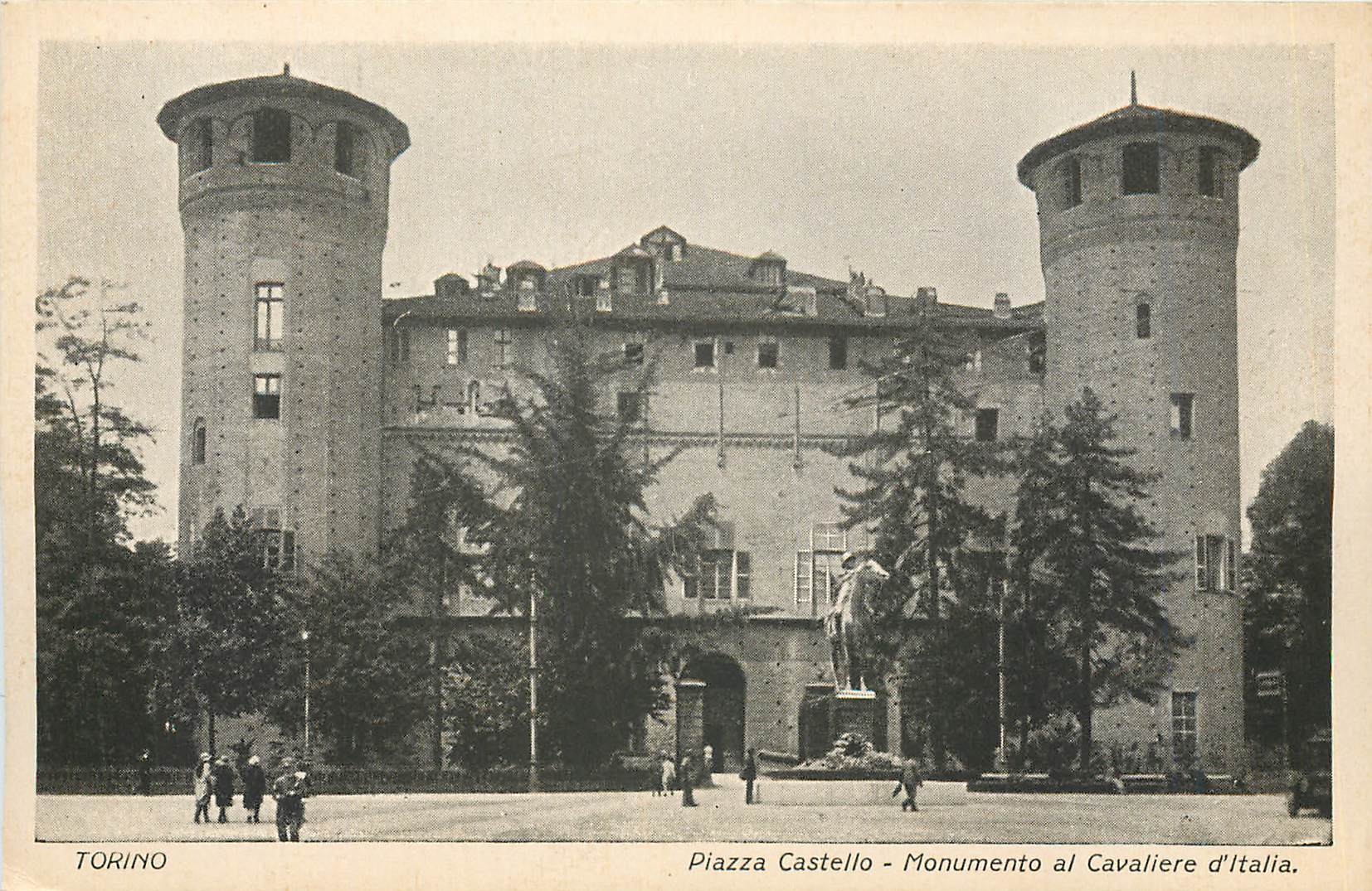 CPA Torino Piazza Castello Monumento al cavaliere d'Italia