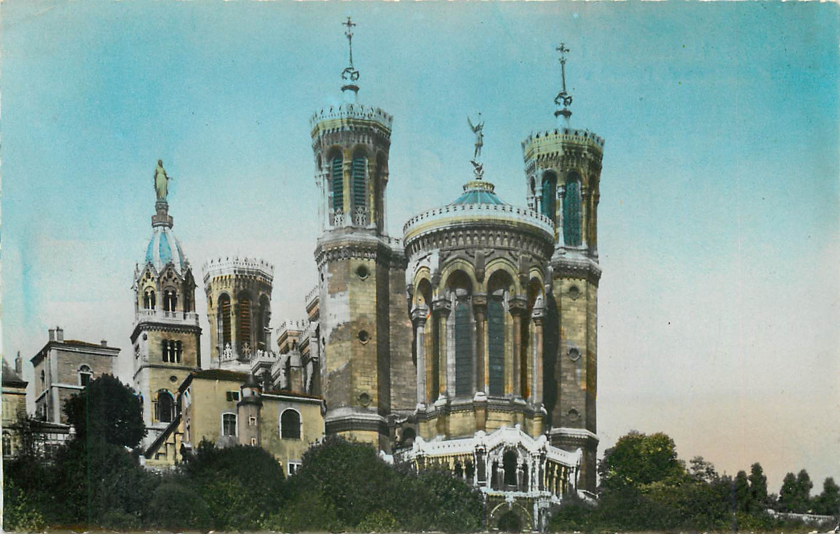 CPM Lyon Les Tours de la Basilique Notre Dame de Fourviere