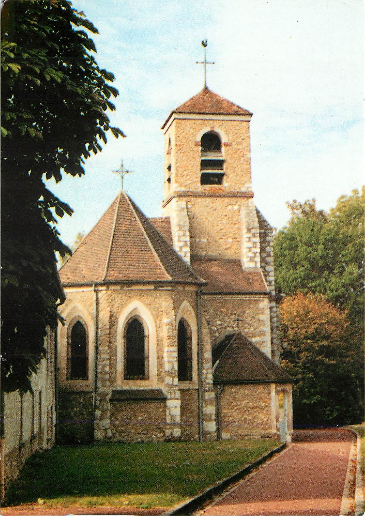 CPM Boussy Saint Antoine (Essonne) Eglise Saint Pierre Reconstruite a la fin du XVIe s