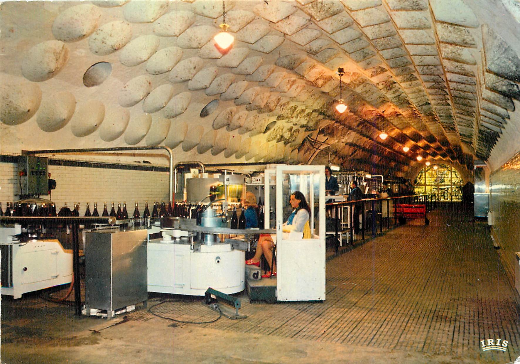 CPM Epernay (Marne) Maison Moet et Chandon Chaine de mise en bouteilles