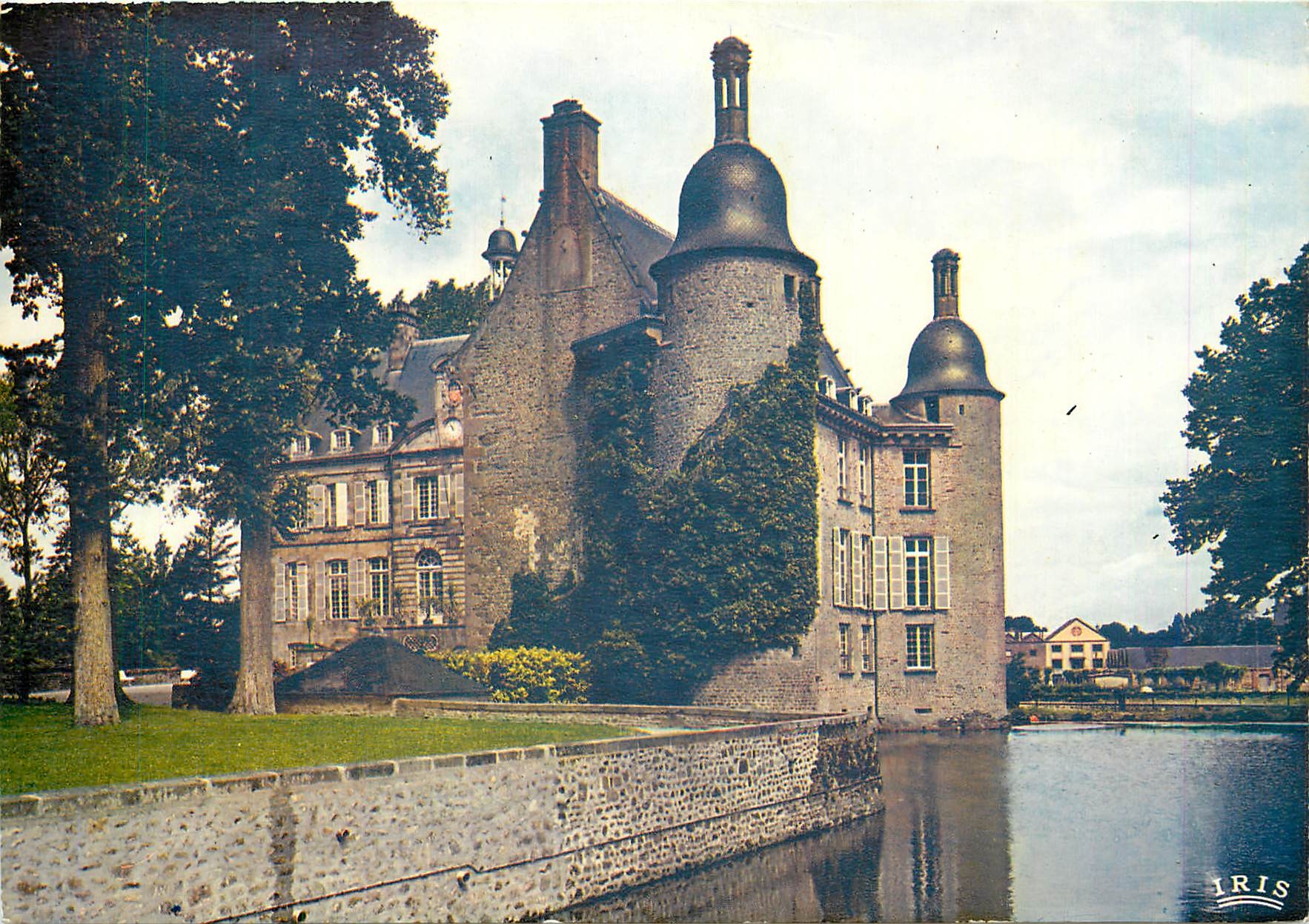 CPM Flers de l'Orne Le chateau et le lac