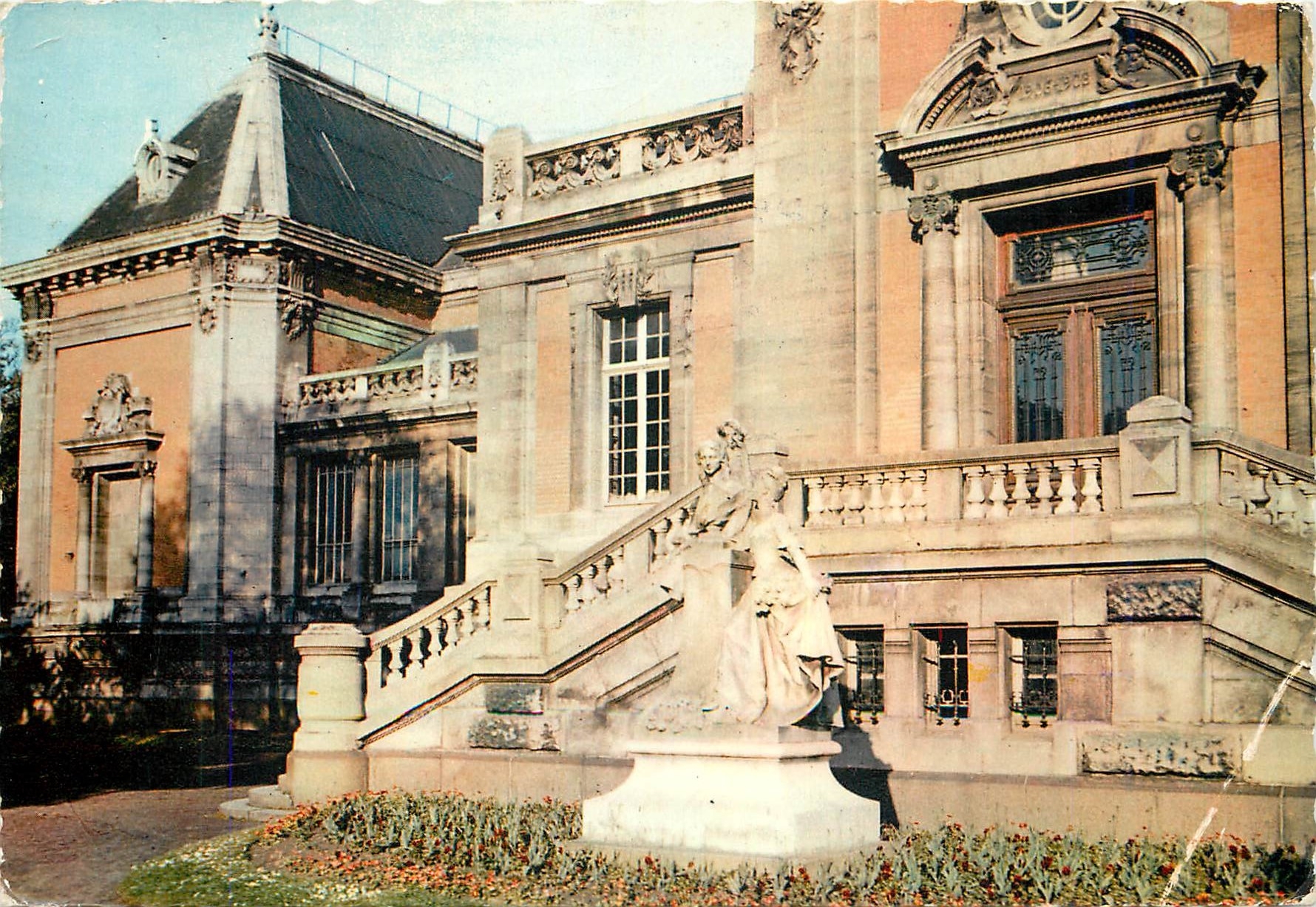 CPM Valenciennes (Nord) La Gloire de Watteau celelbre peintre francais du XVIIIe ne a Valenciennes (