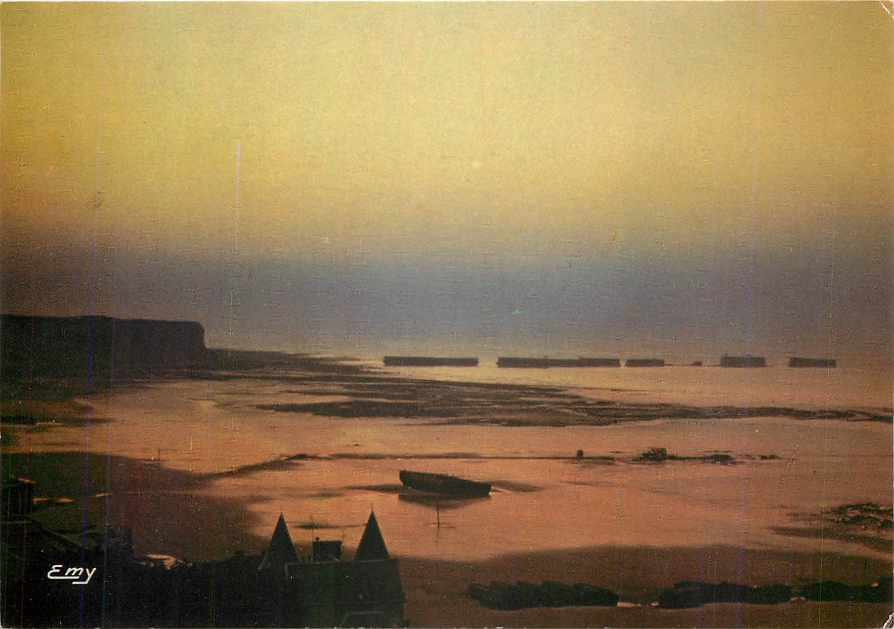 CPM Arromanches (Calvados) Port Winston Les vestiges du Debarquement au couchant