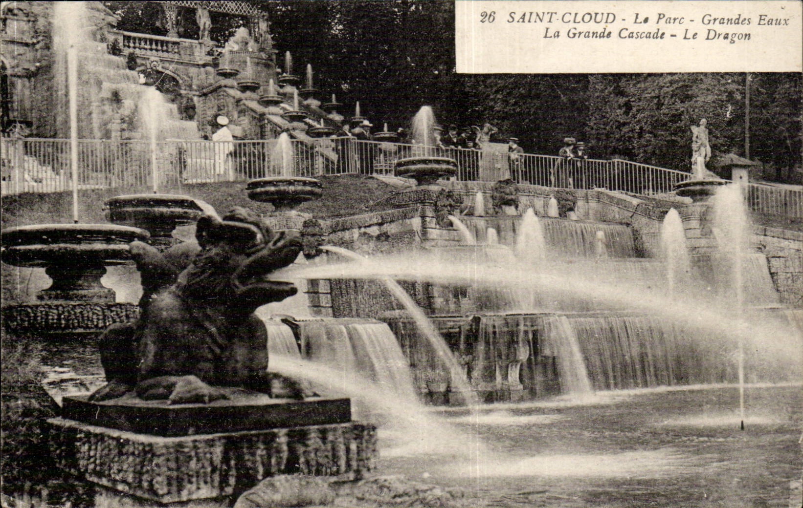 Saint CLoud CPA Le parc Grandes eaux la grande cascade le dragon