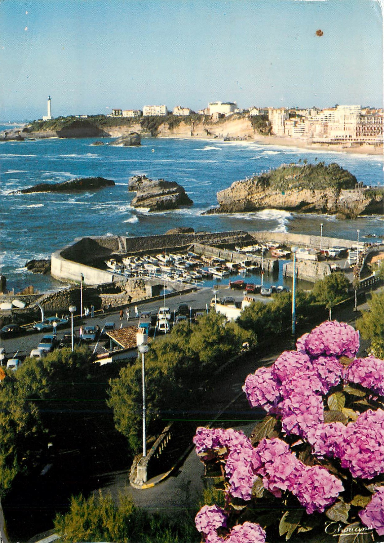 CPM Biarritz (Pyr Atl) Le Port des pecheurs dans le fond le phare