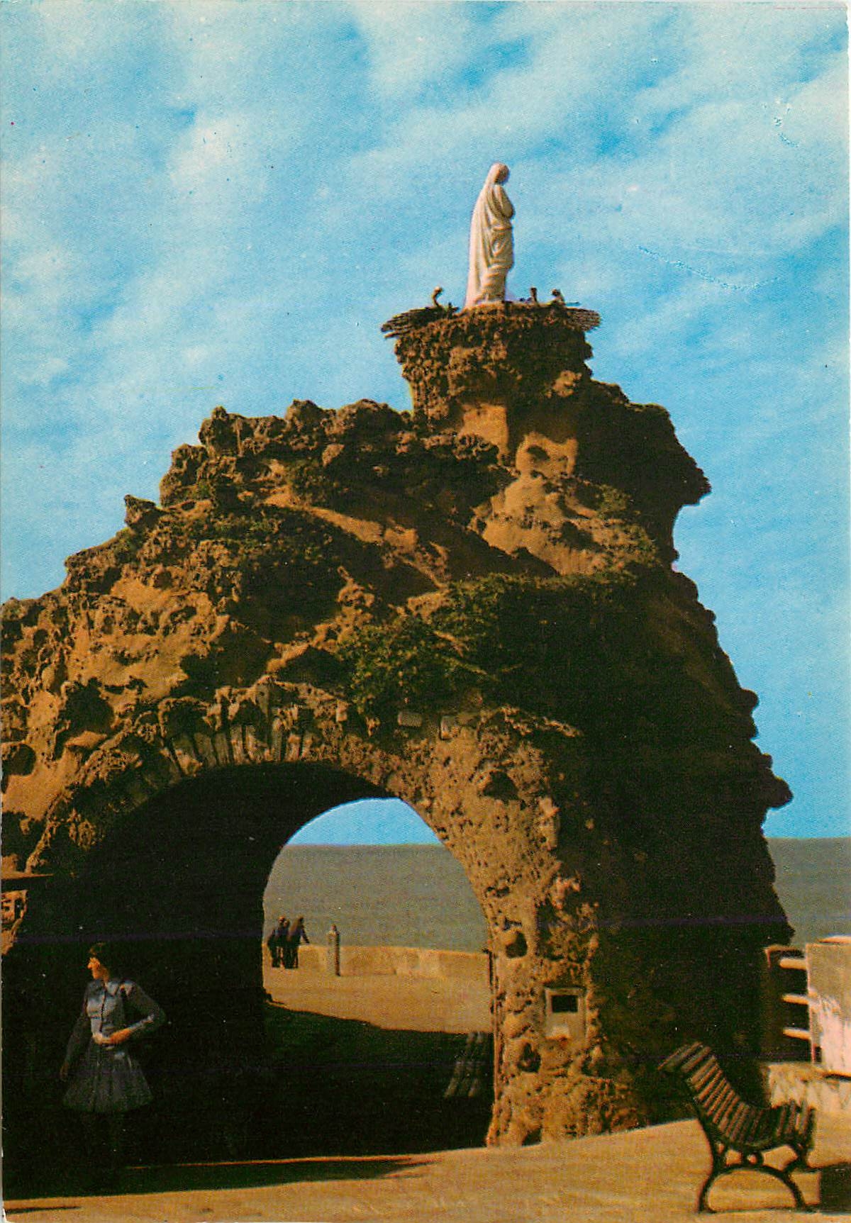CPM Biarritz (Pyr Atl) Le Rocher de la Vierge la Statue de la Vierge fut erigee par des marins sauve