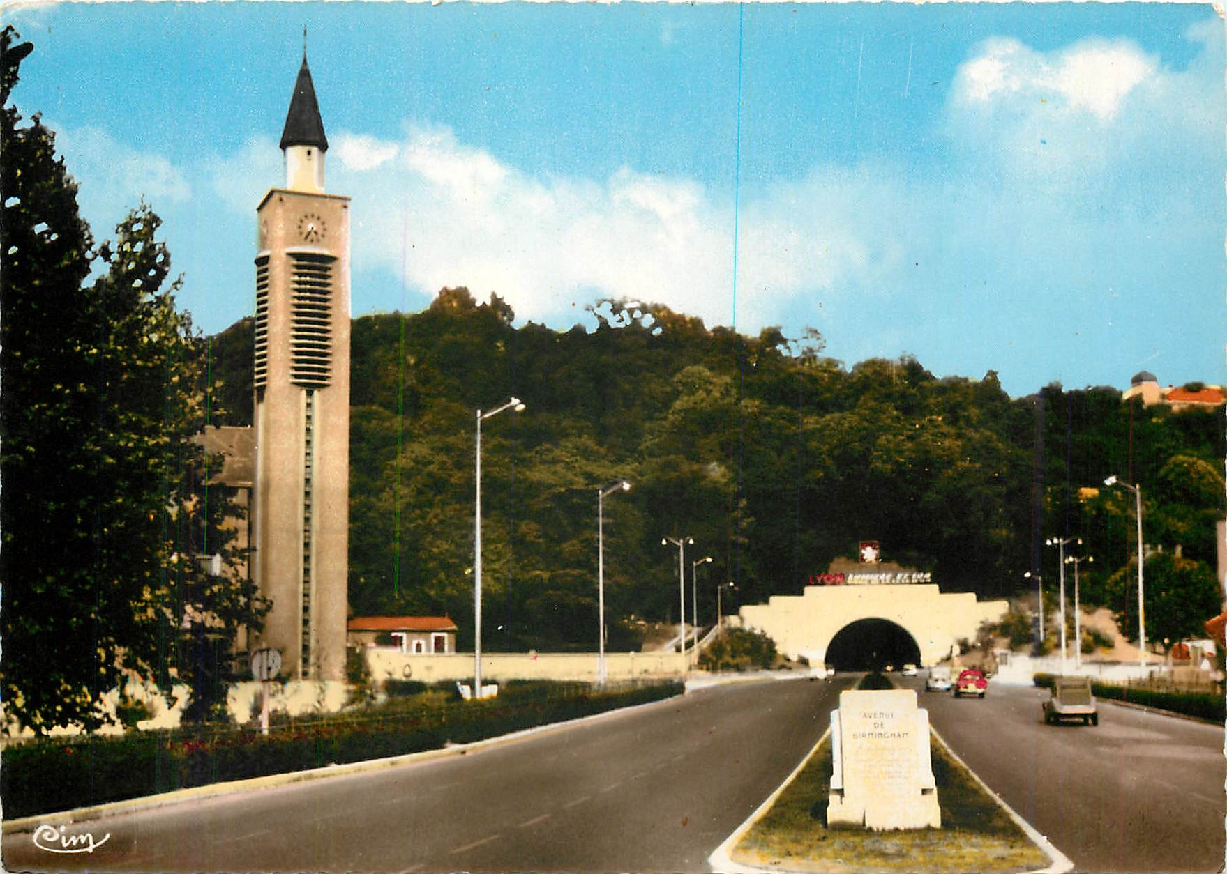 CPM Lyon Vaise Avenue de Birminghan Tunnel de la Croix Rousse (1761 m) Rglise St Charles