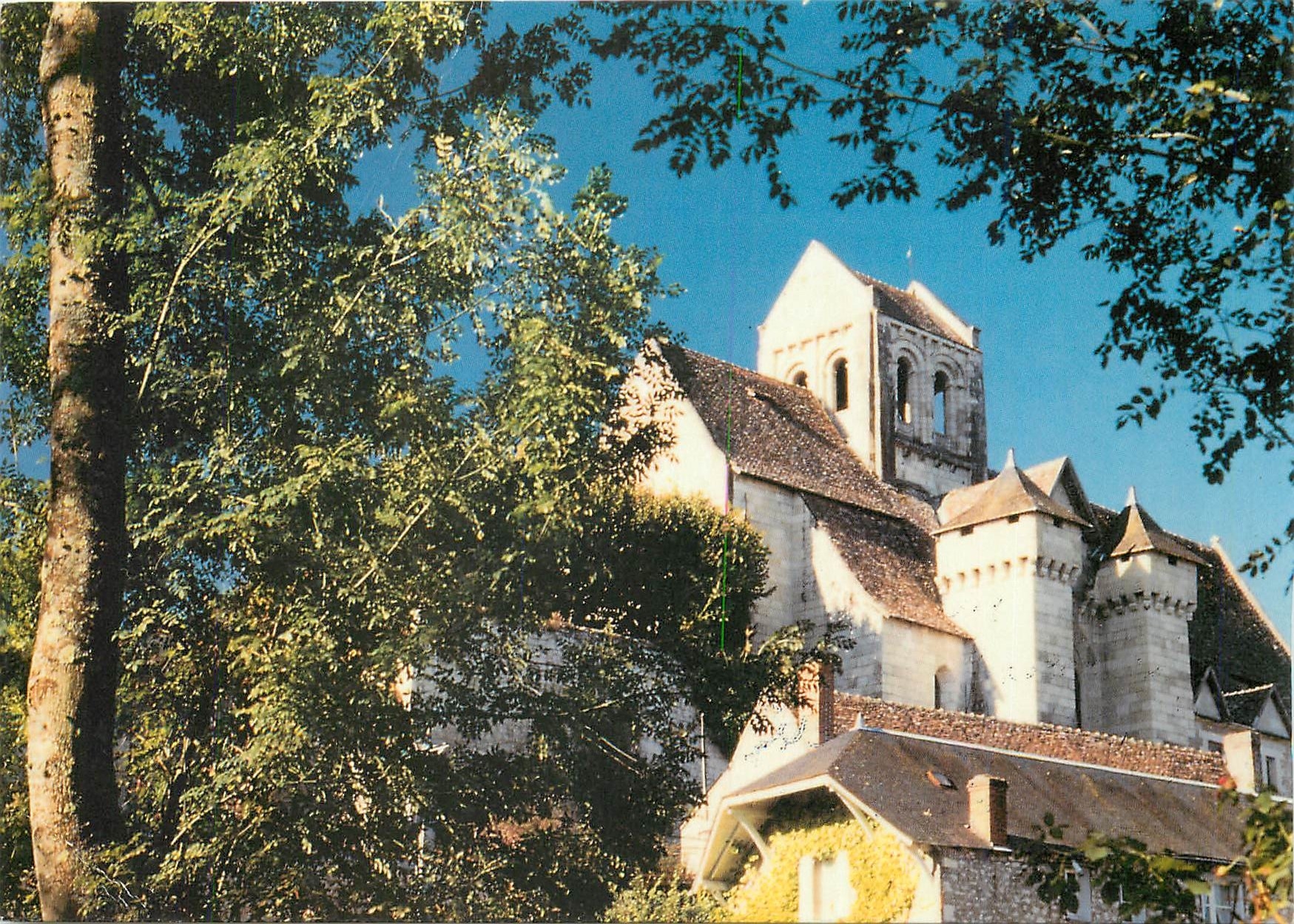 CPM La Roche Posay (Vienne) Station thermal l'Eglise fortifoee du XII et XIVe s