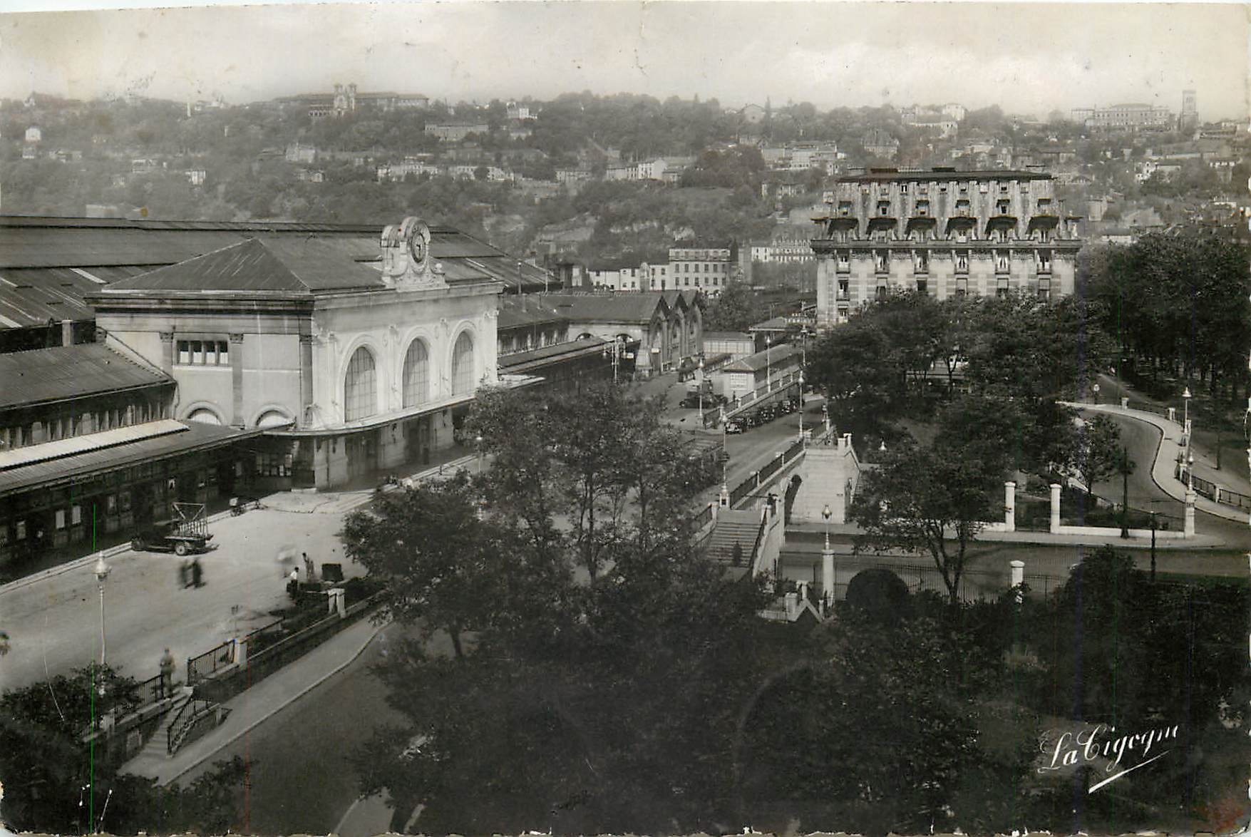 CPM Lyon Gare de Perrache et Coteau de St Foy 