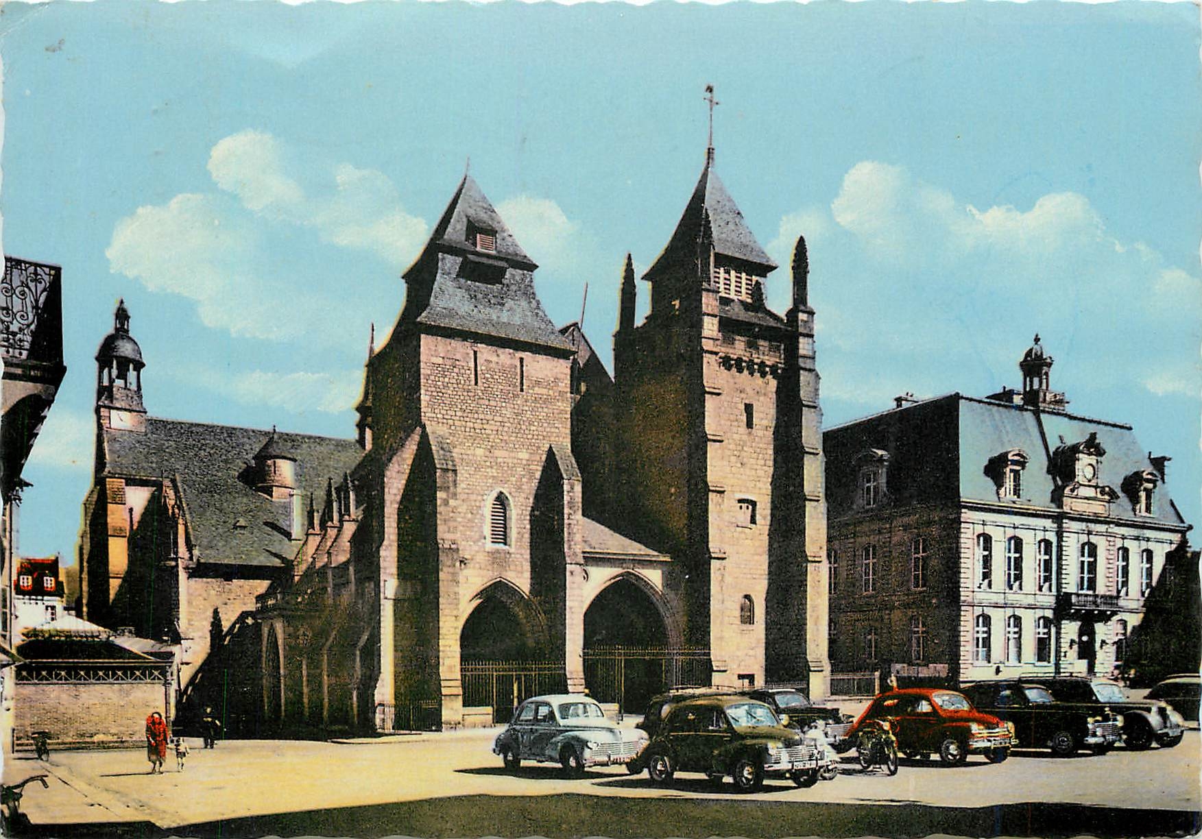 CPM St Brieuc La Cathedrale et l'Hotel de Ville