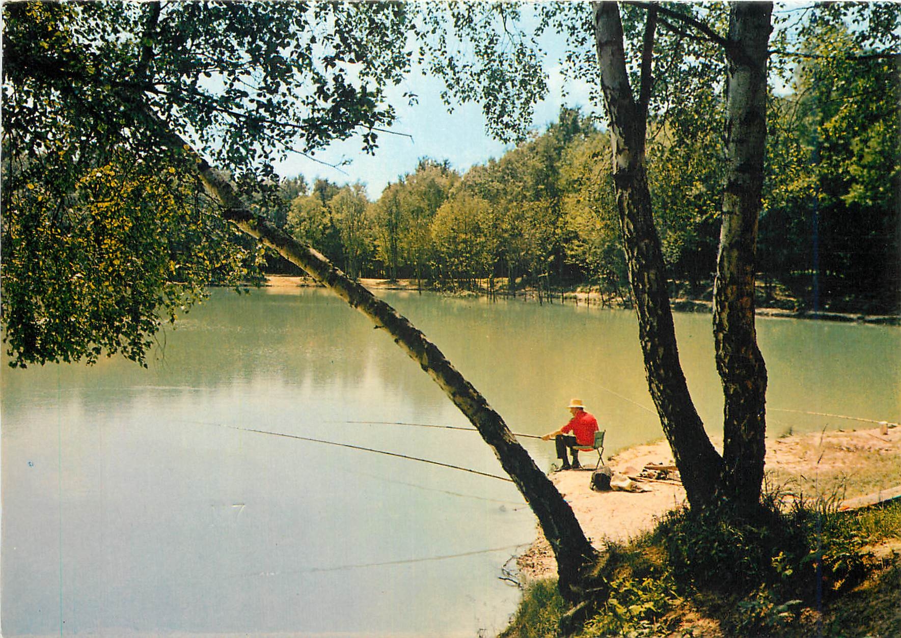 CPM La Foret de Carnelle Val d'Oise Le lac Bleu Peche Pecheur