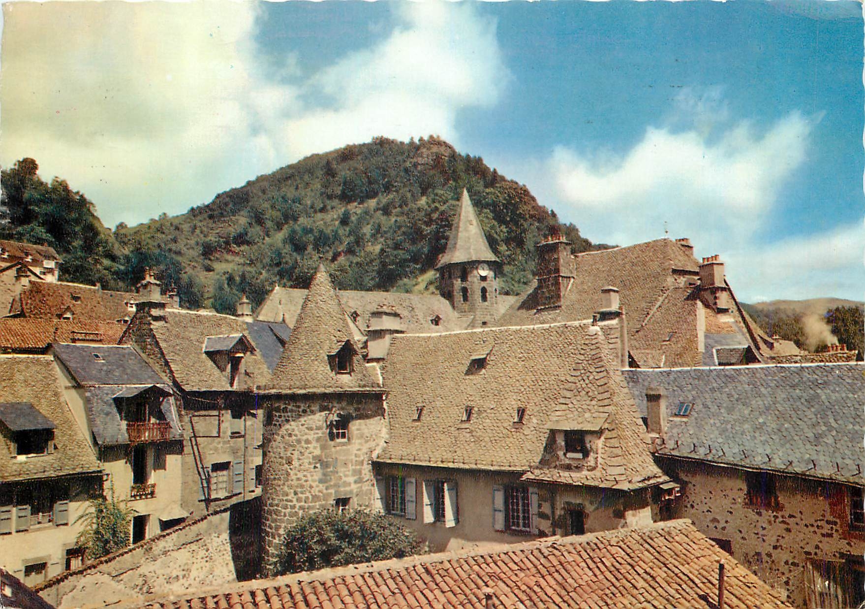CPM Vic sur Cere Cantal Station thermale et touristique