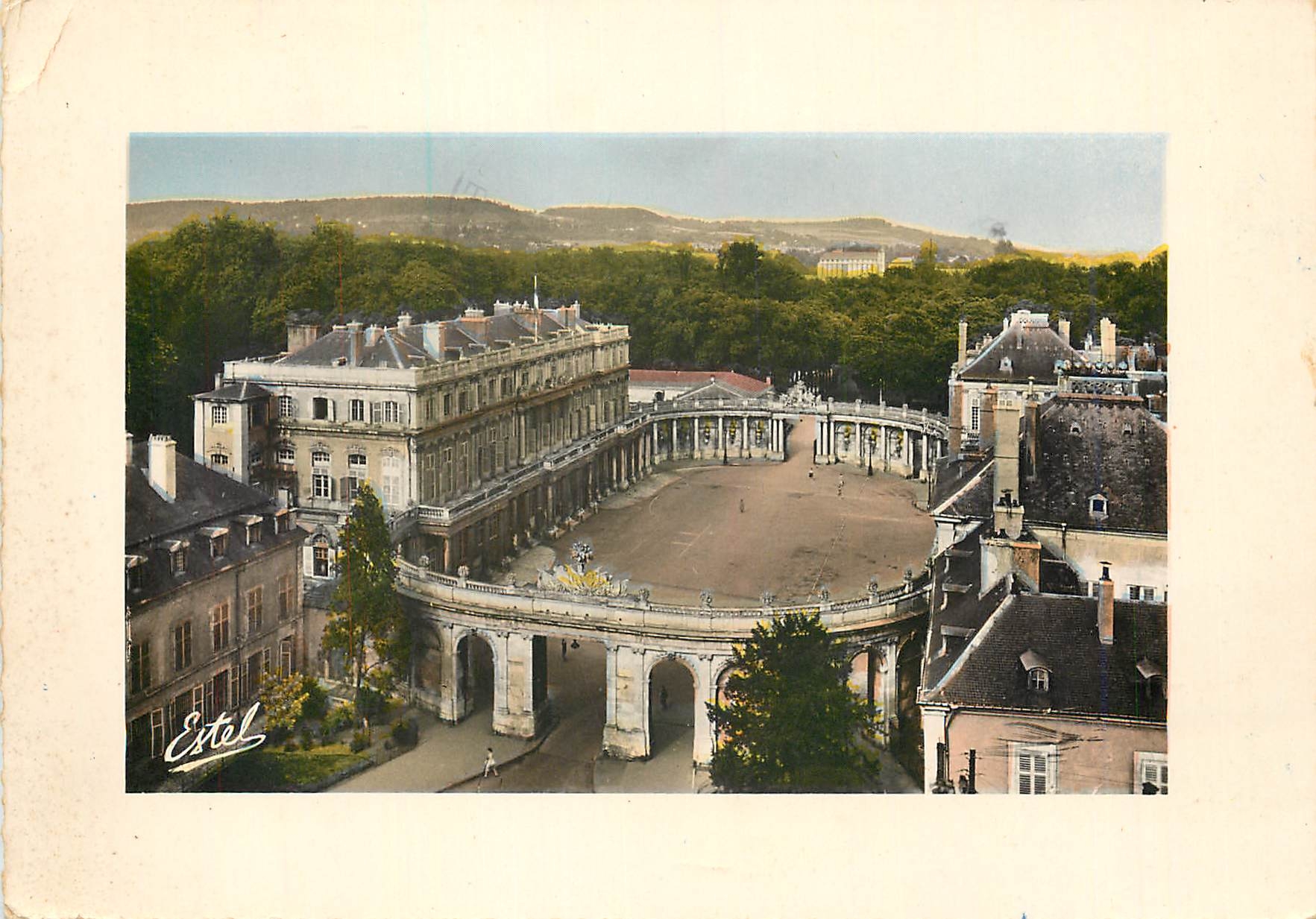 CPM Nancy L'Hemicycle de la Place de la Carriere 