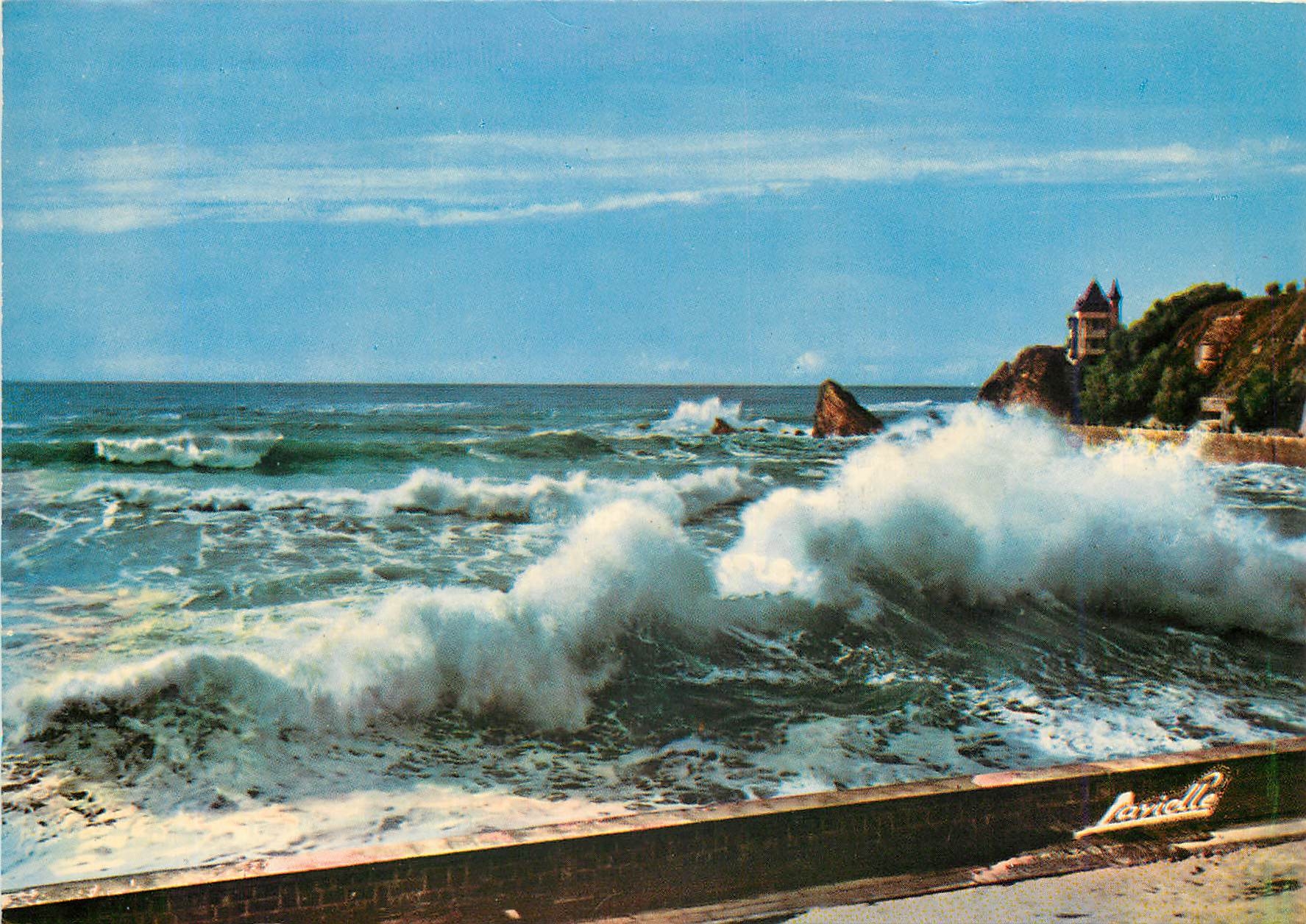 CPM Biarritz Vague d'quinoxe d'automne a la Cote des Basques