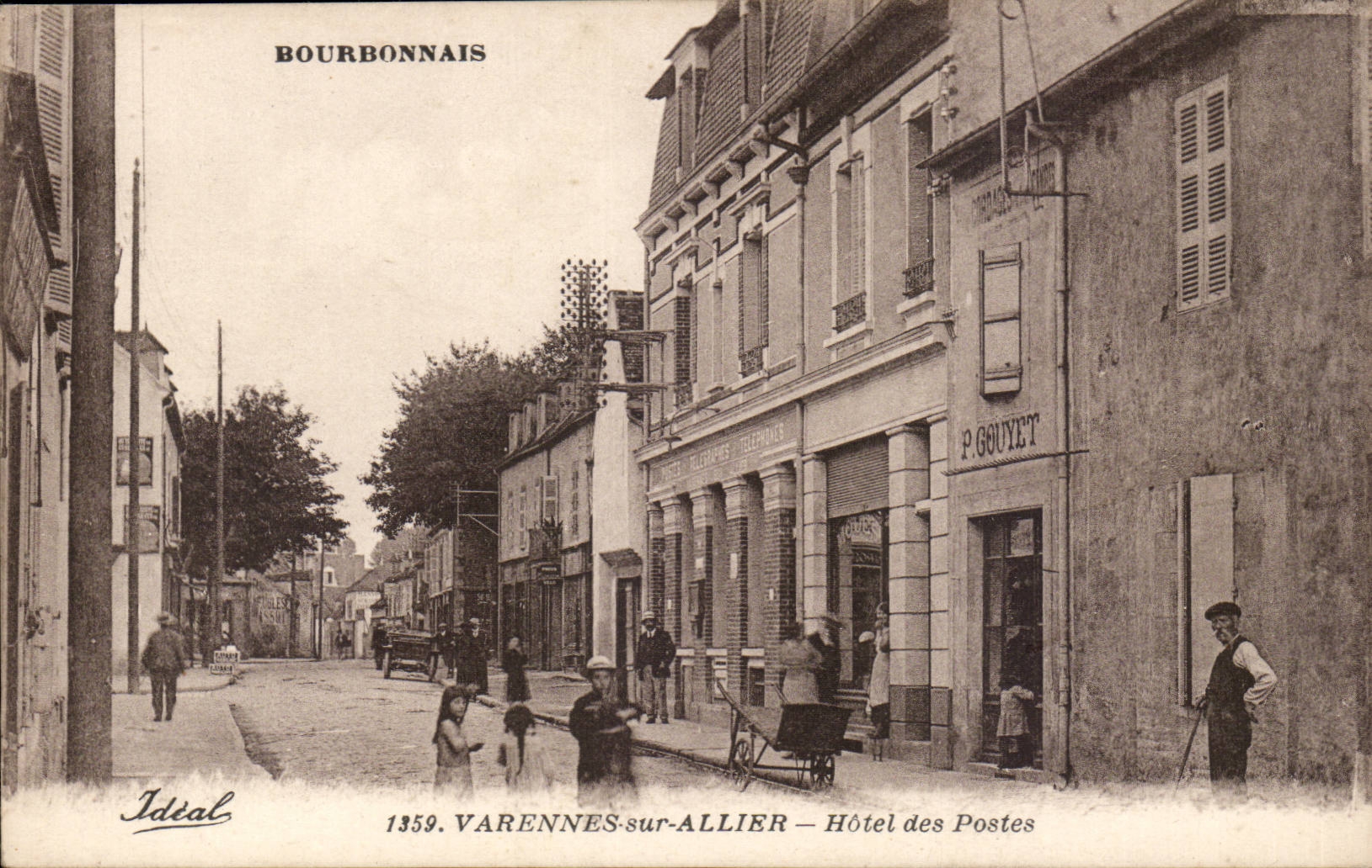 Bourbonnais- Varennes on-Alliers Hotel of the Stations-CPA