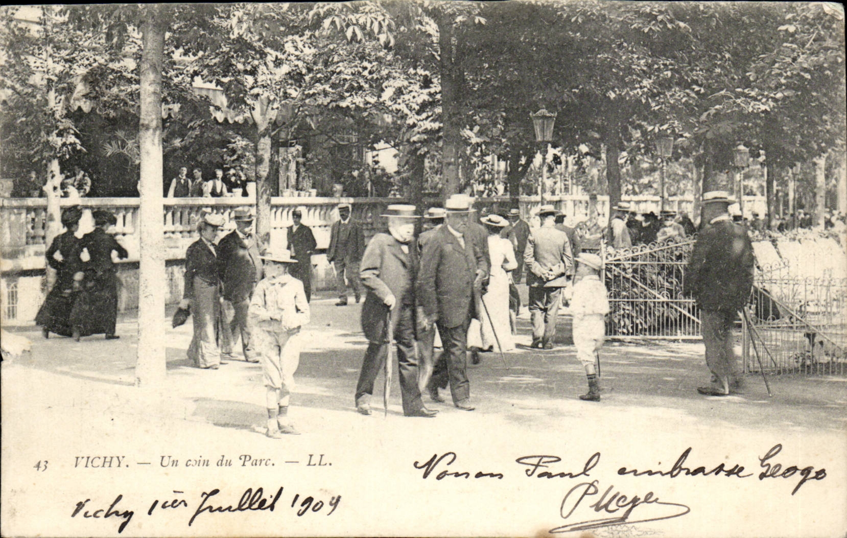 Vichy-Un Coin du Parc-CPA