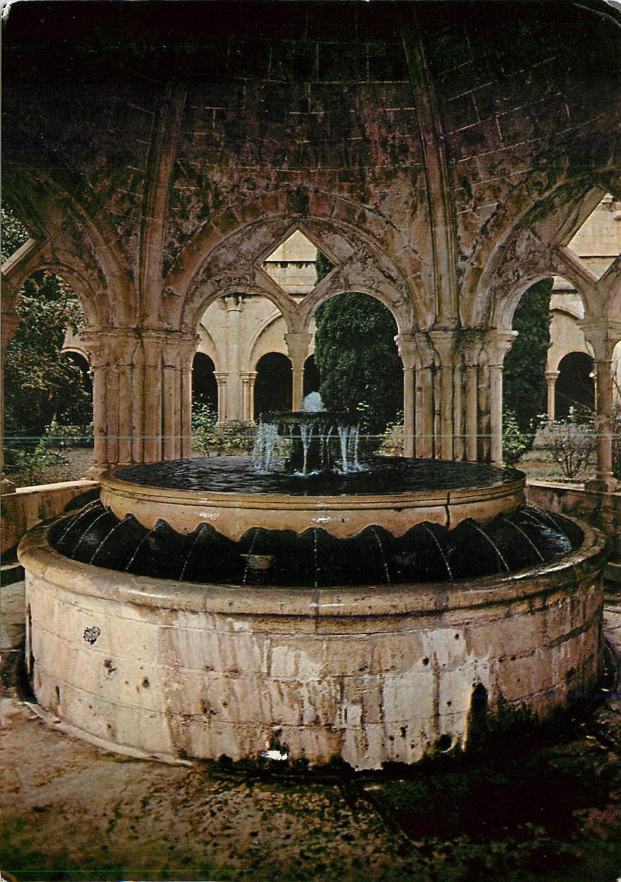 CPM Costa Dorada Tarragona Real Monasterio de Poblet La Fontaine du Cloitre