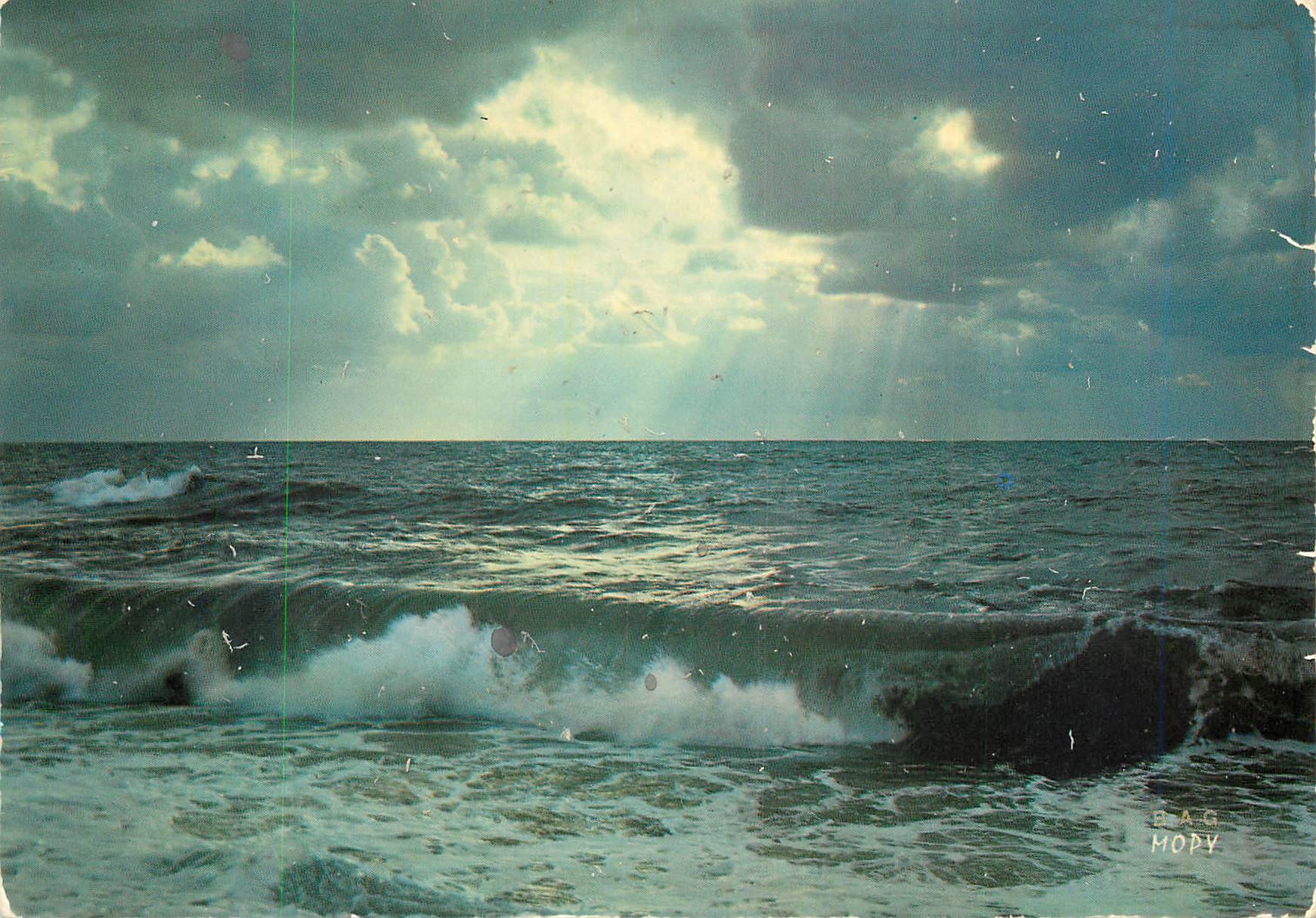 CPM La France La Cote d'Argent Coucher de soleil sur la mer demontee 