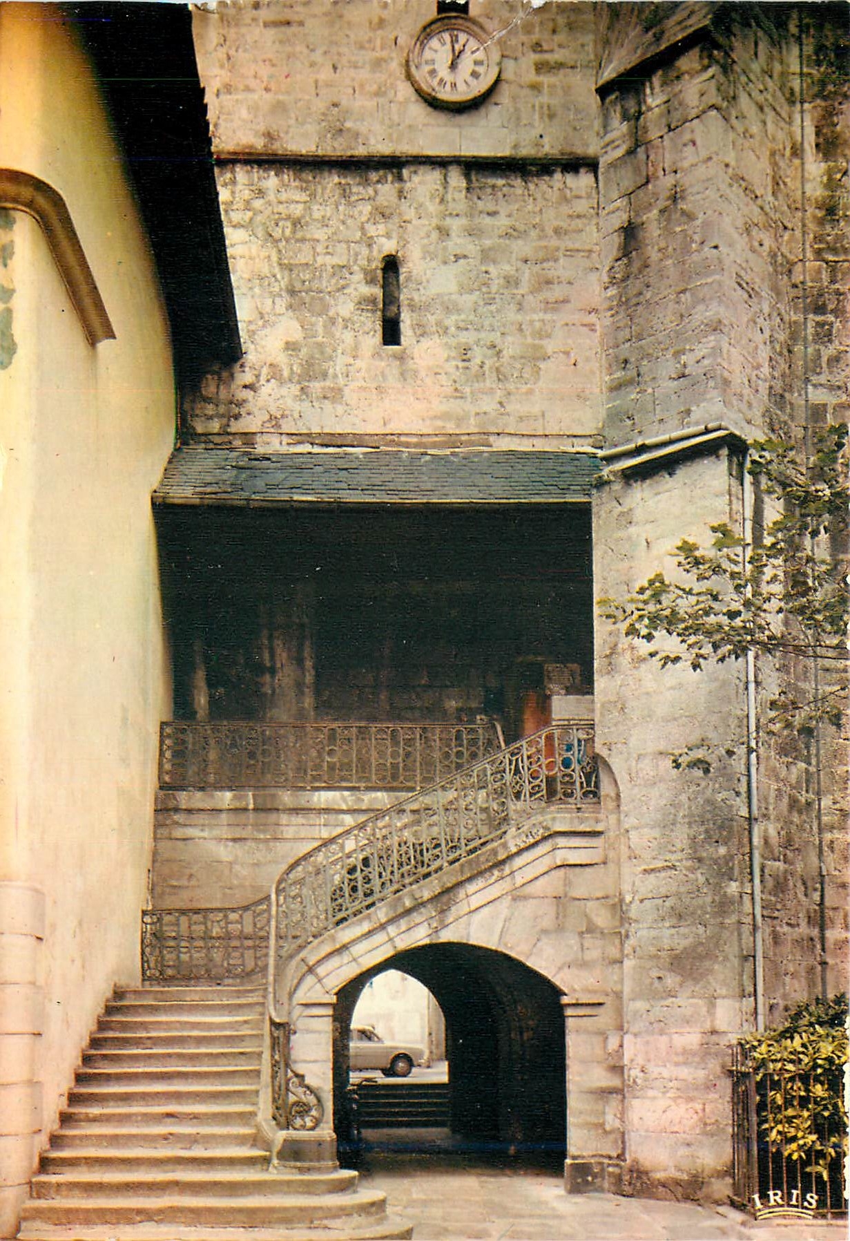 CPM Saint Jean de Luz L'Escalier Exterieur de l'Eglise