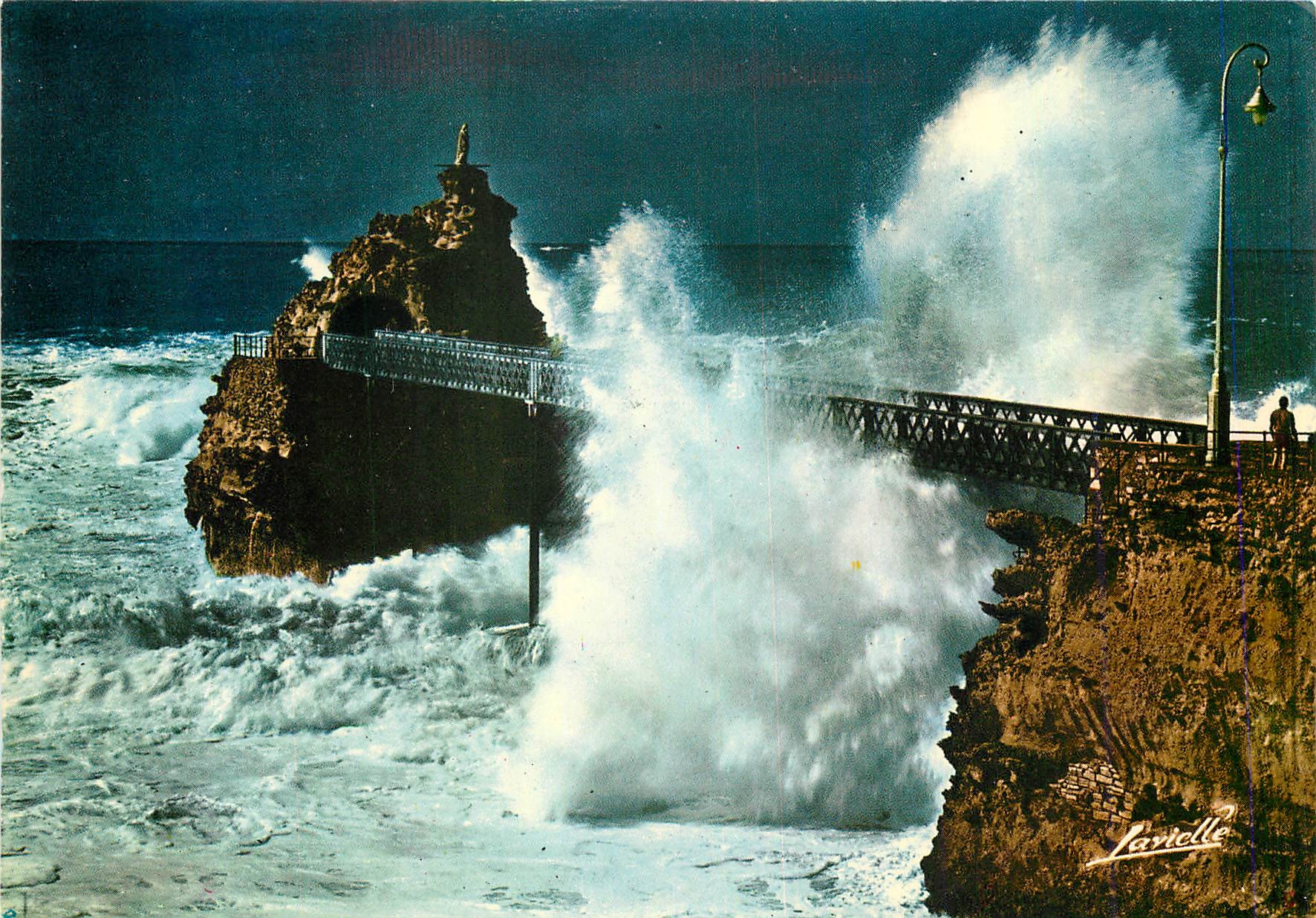CPM Biarritz BP Tempete au Rocher de la Vierge