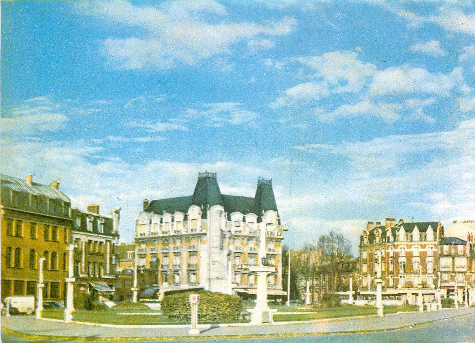 CPM Arras Place de la Gare