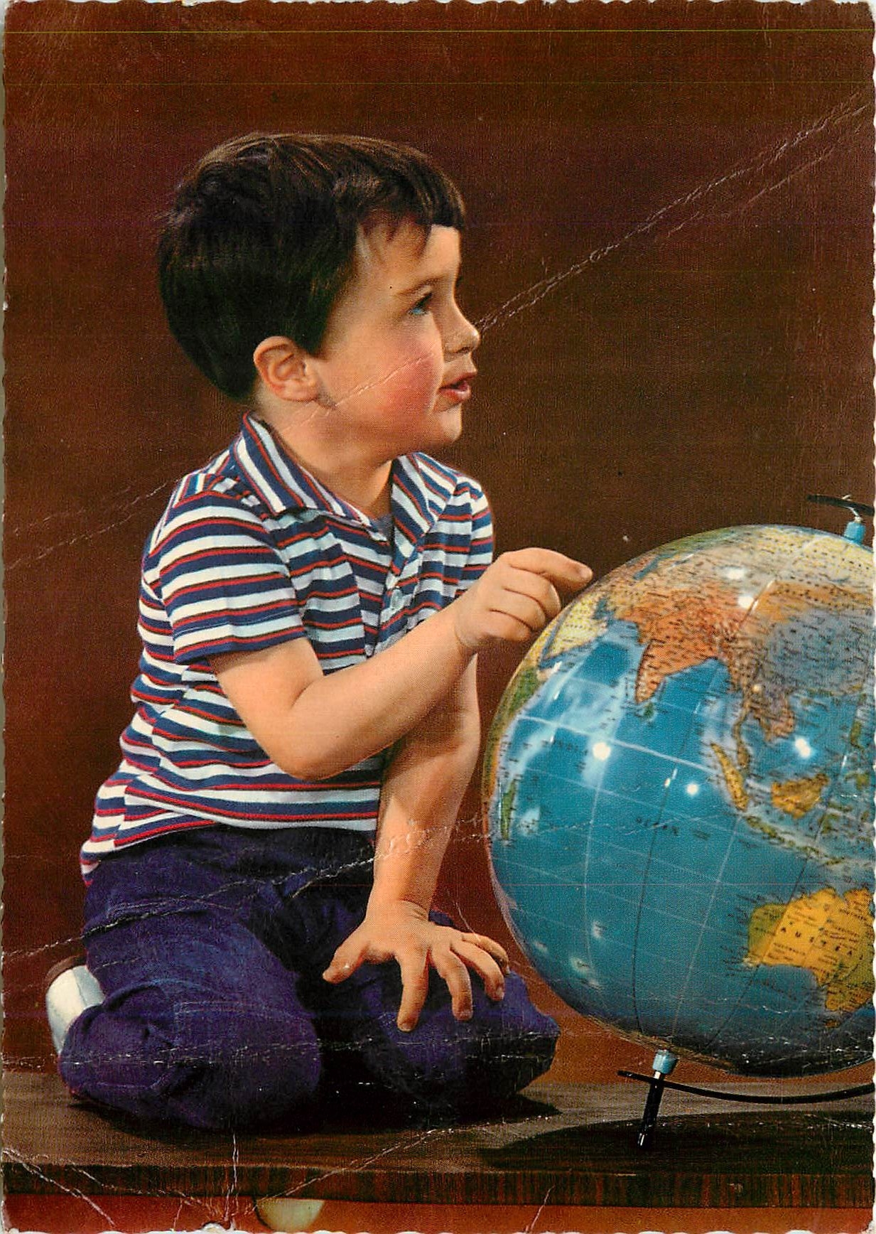 CPM Enfant Globe