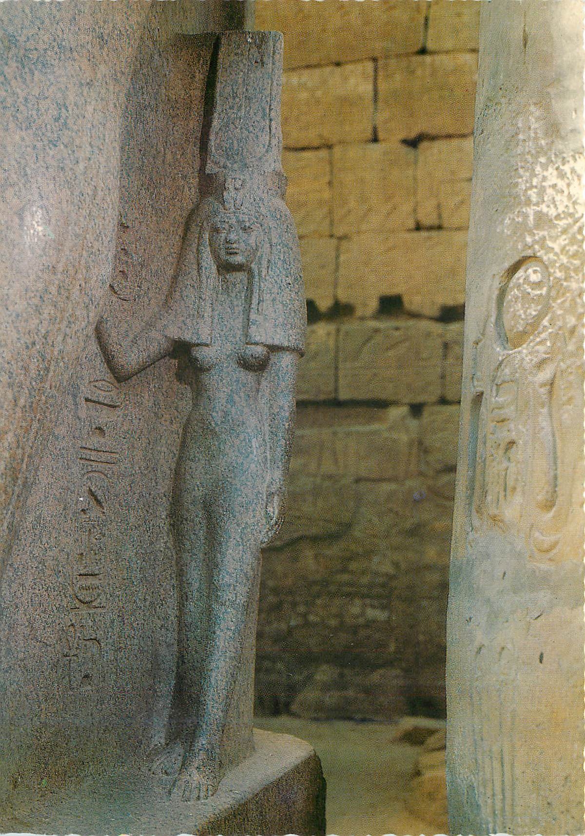 CPM Temple de Louxor Statue de la reine Nefertari