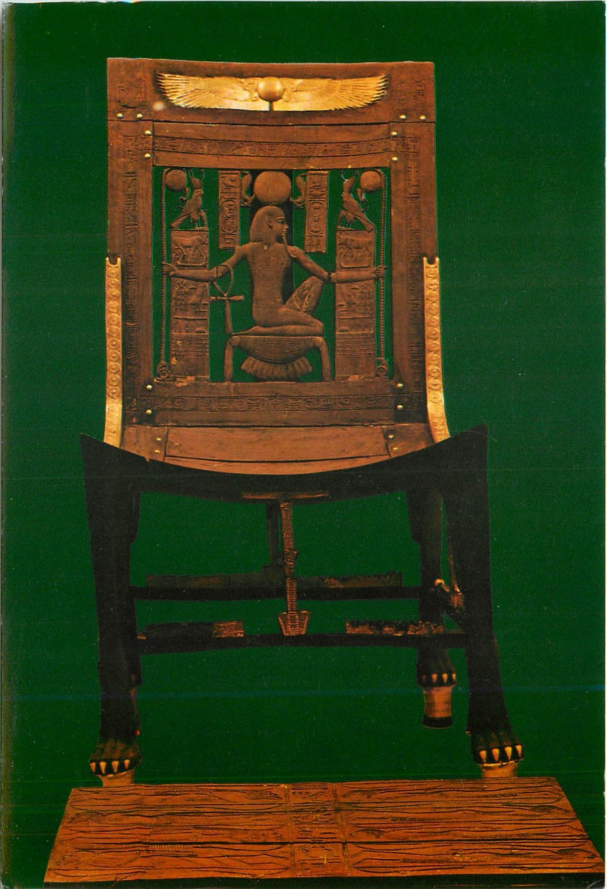 CPM La Musee Egyptien Cairo Chaise en bois avec dossier admirablement sculpte