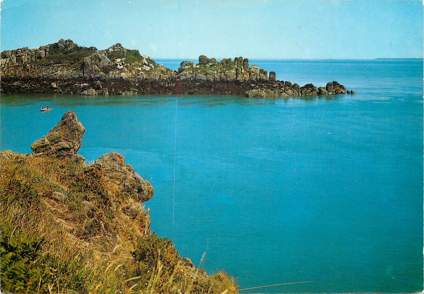 CPM Cancale Ille et Vilaine La Pointe du Grouin avec I'Ile des Landes 