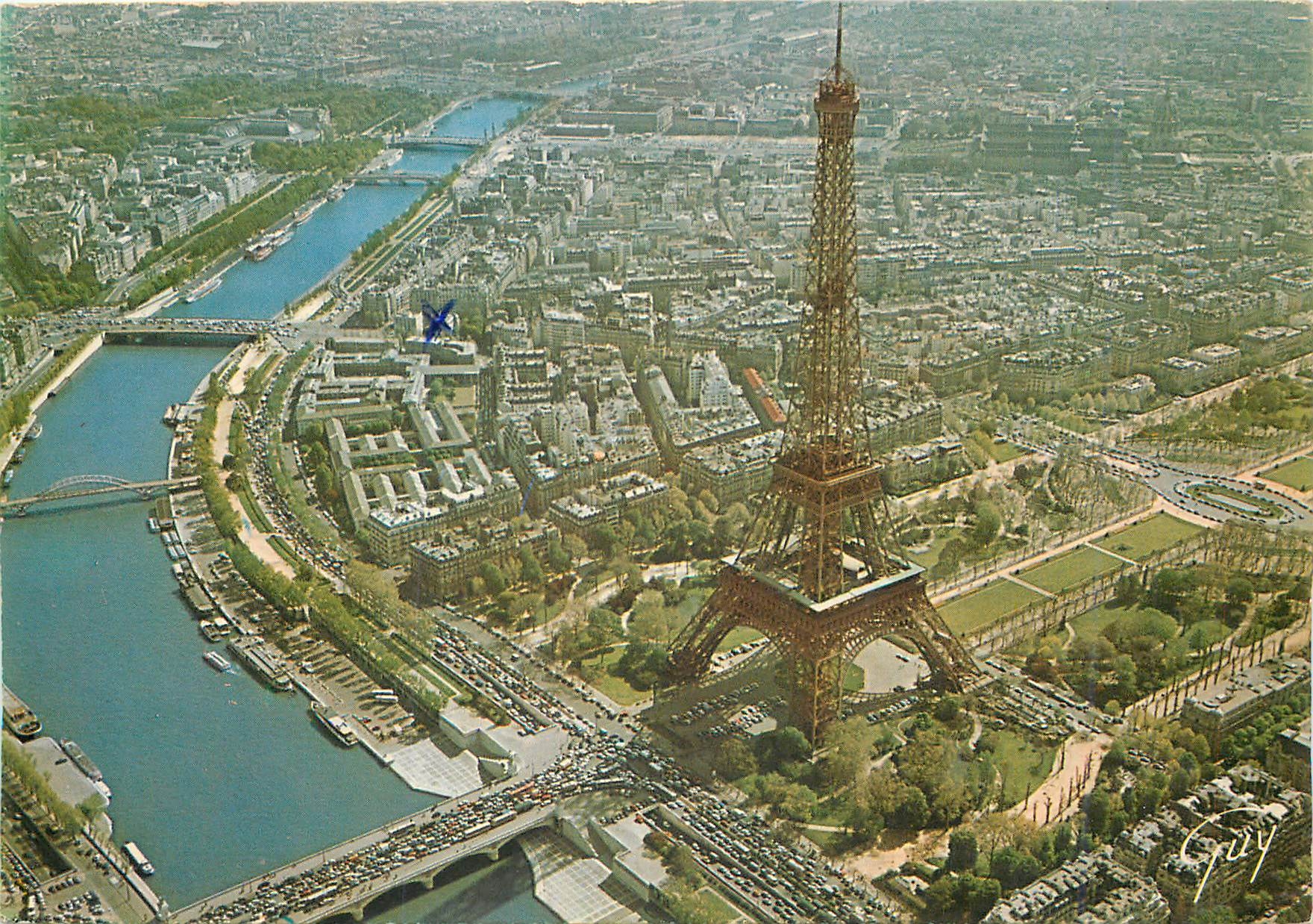 CPM Paris La tour Eiffel et le Champ de mars 