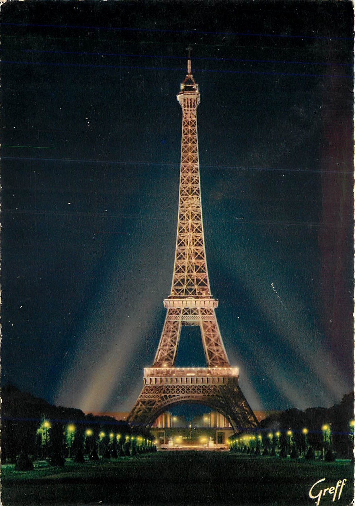 CPM Paris La Tour Eiffel illuminee 