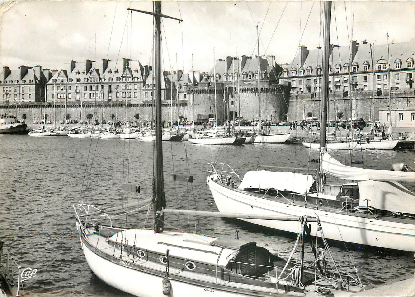 CPM Saint Malo Cite Corsaire Le Bassin des Yachts 