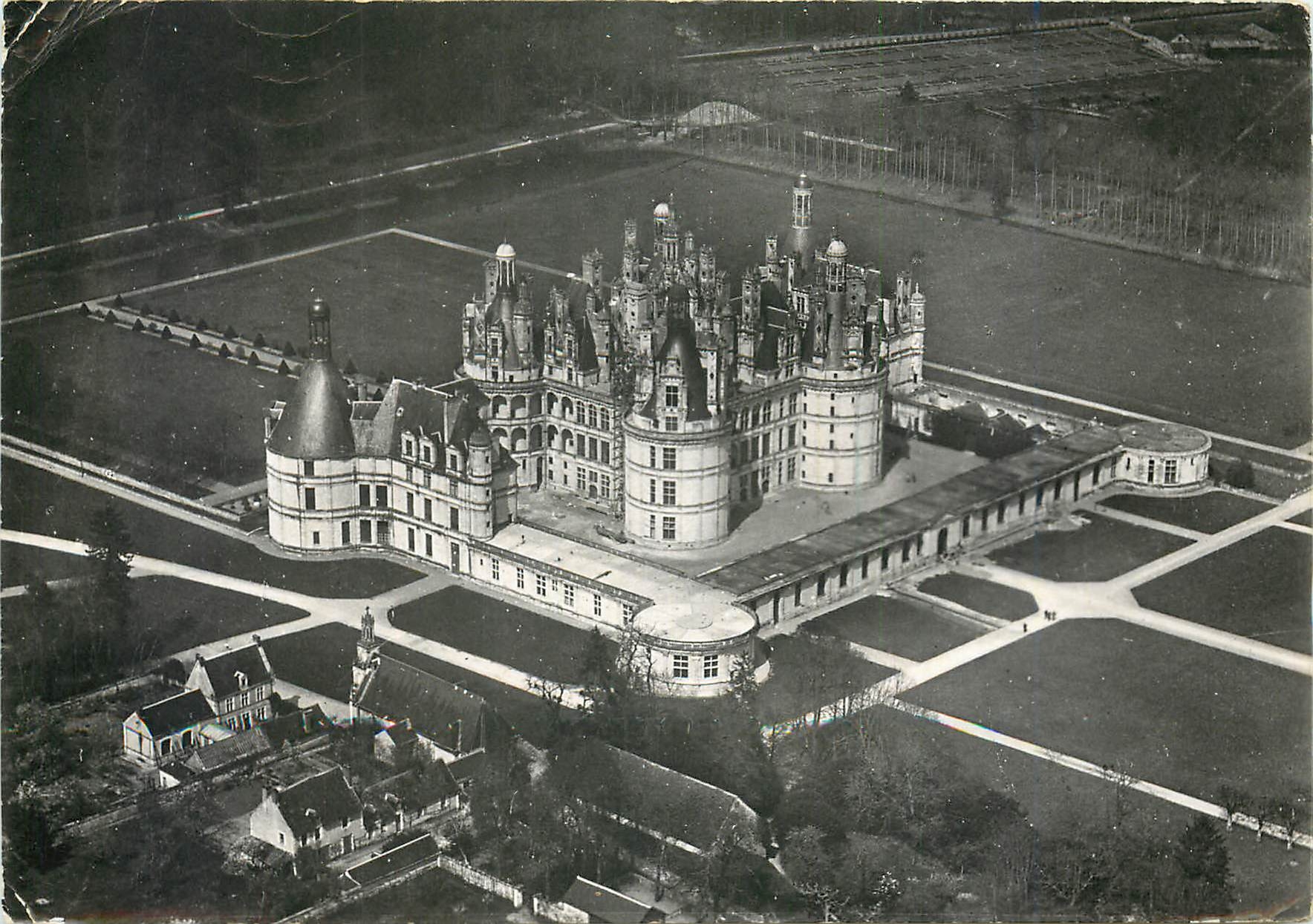 CPM Chambord L et C Le Chateau ensemble au Sud Ouest Vue aerienne