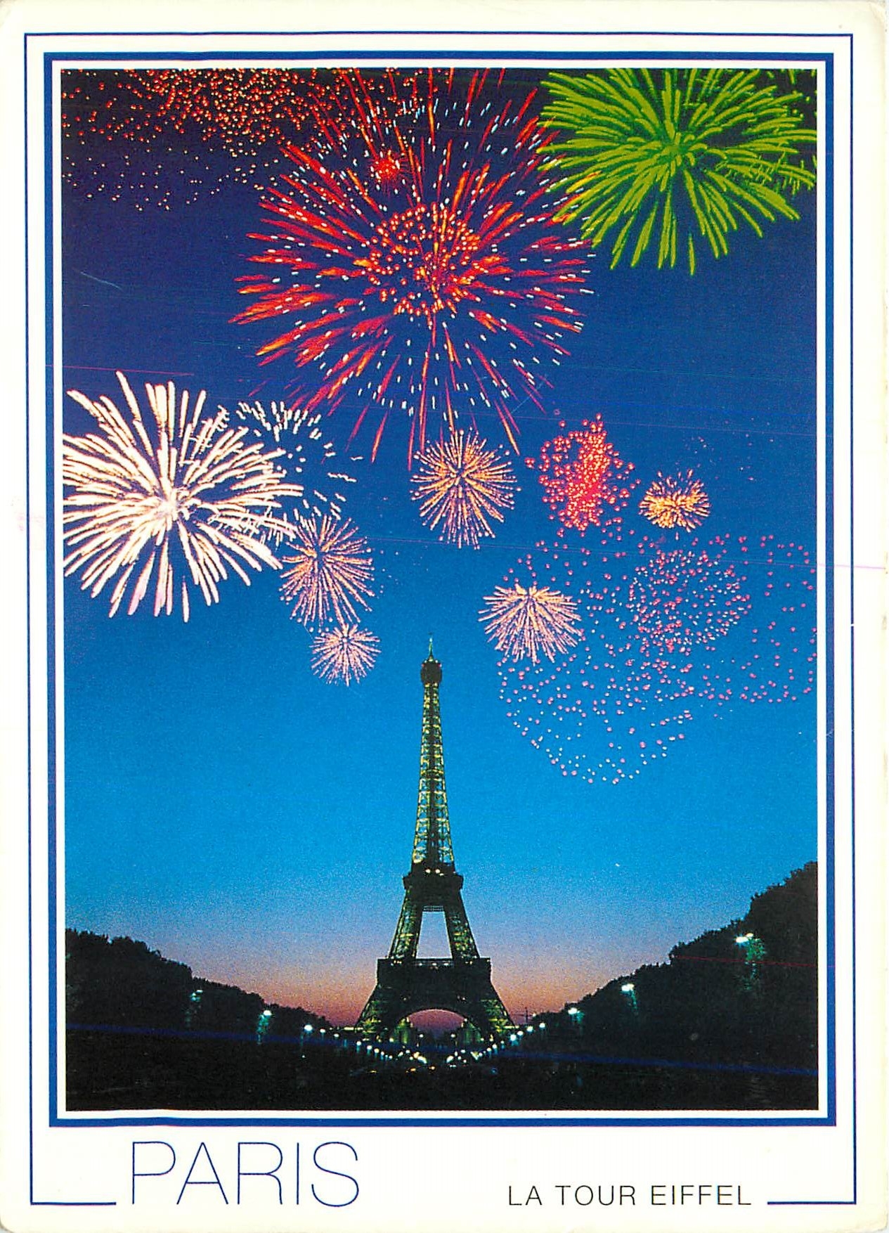 CPM Paris Feu d'artifice devant la Tour Eiffel