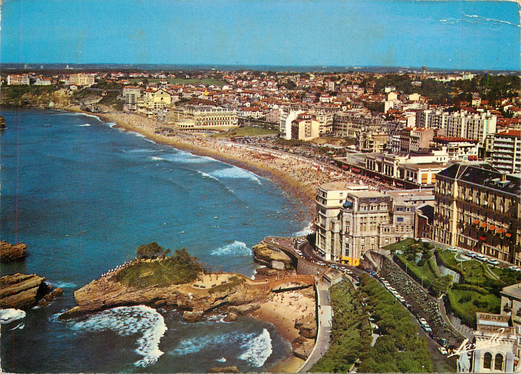 CPM Biarritz Vue generale Le Basta et la Grande Plage 