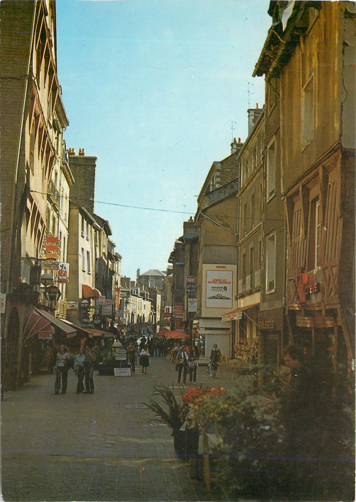 CPM Rennes Ille et Vilaine Rue Vasselot rue pletonne