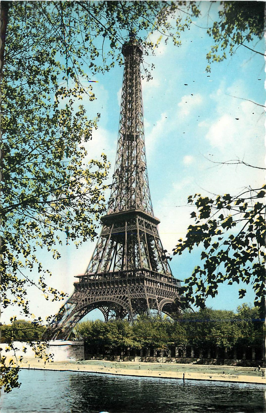 CPM Paris La Tour Eiffel 