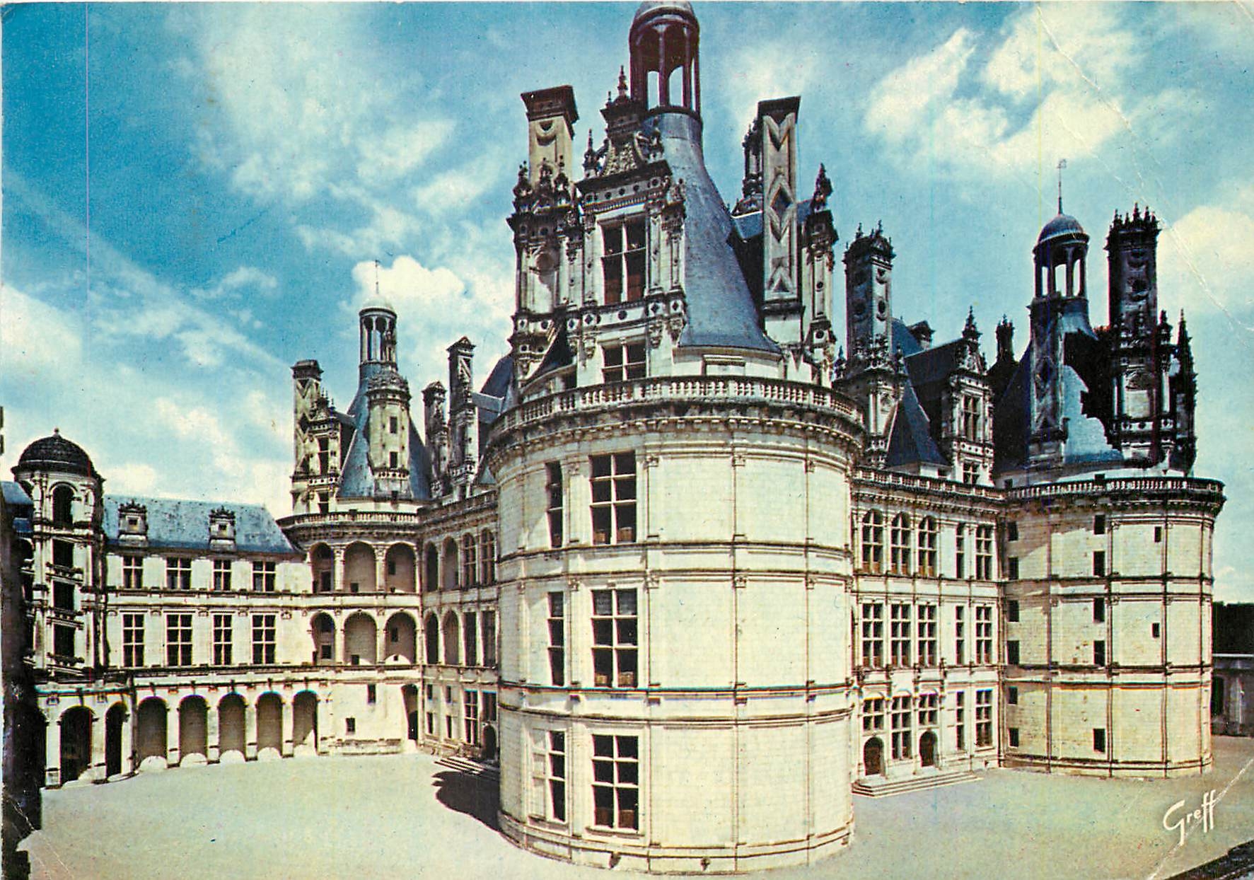 CPM Chambord Loir et Cher Cour Interieure 