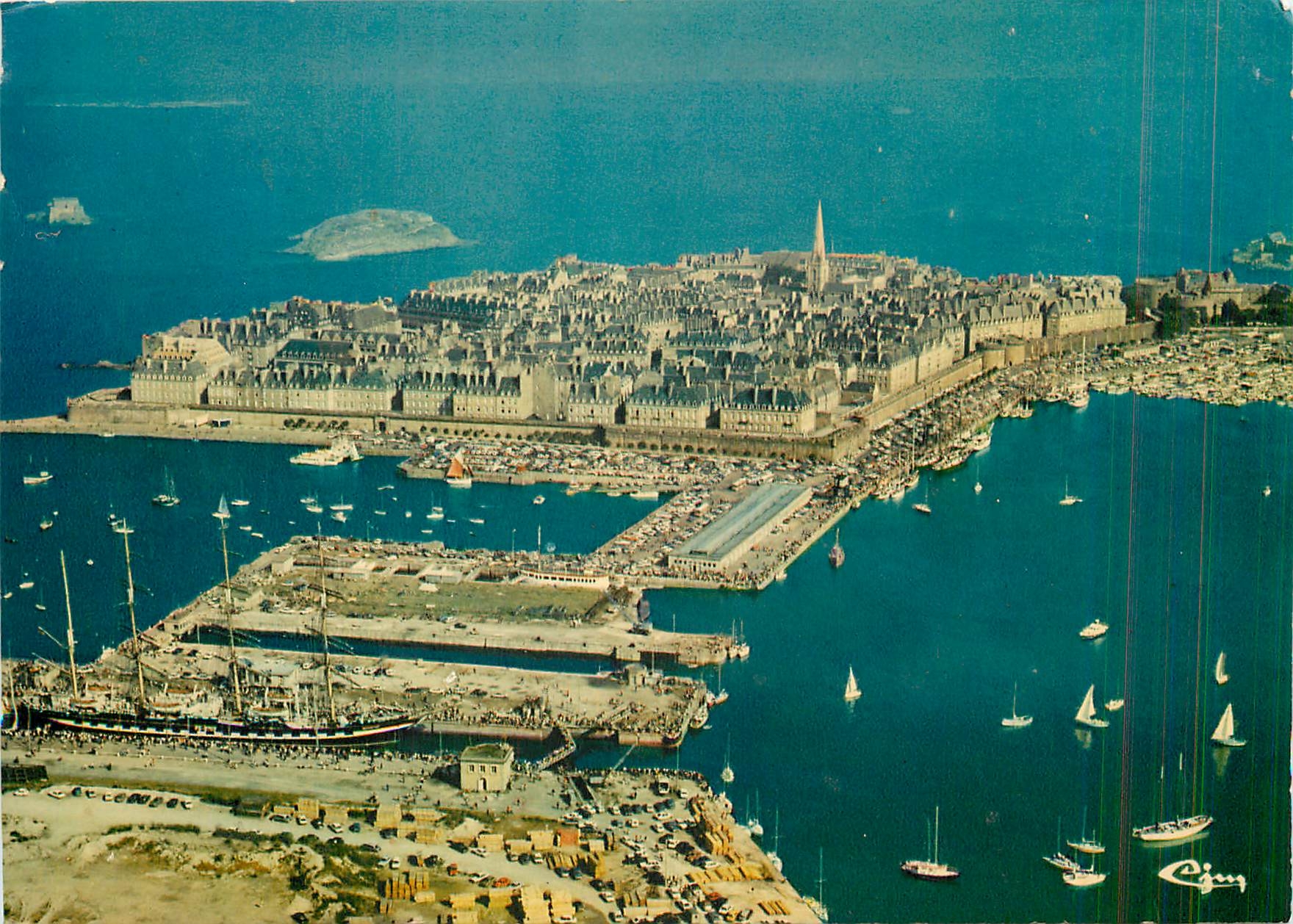 CPM St Malo Intre Muros I et V Vue aerienne Le port gare maritime 