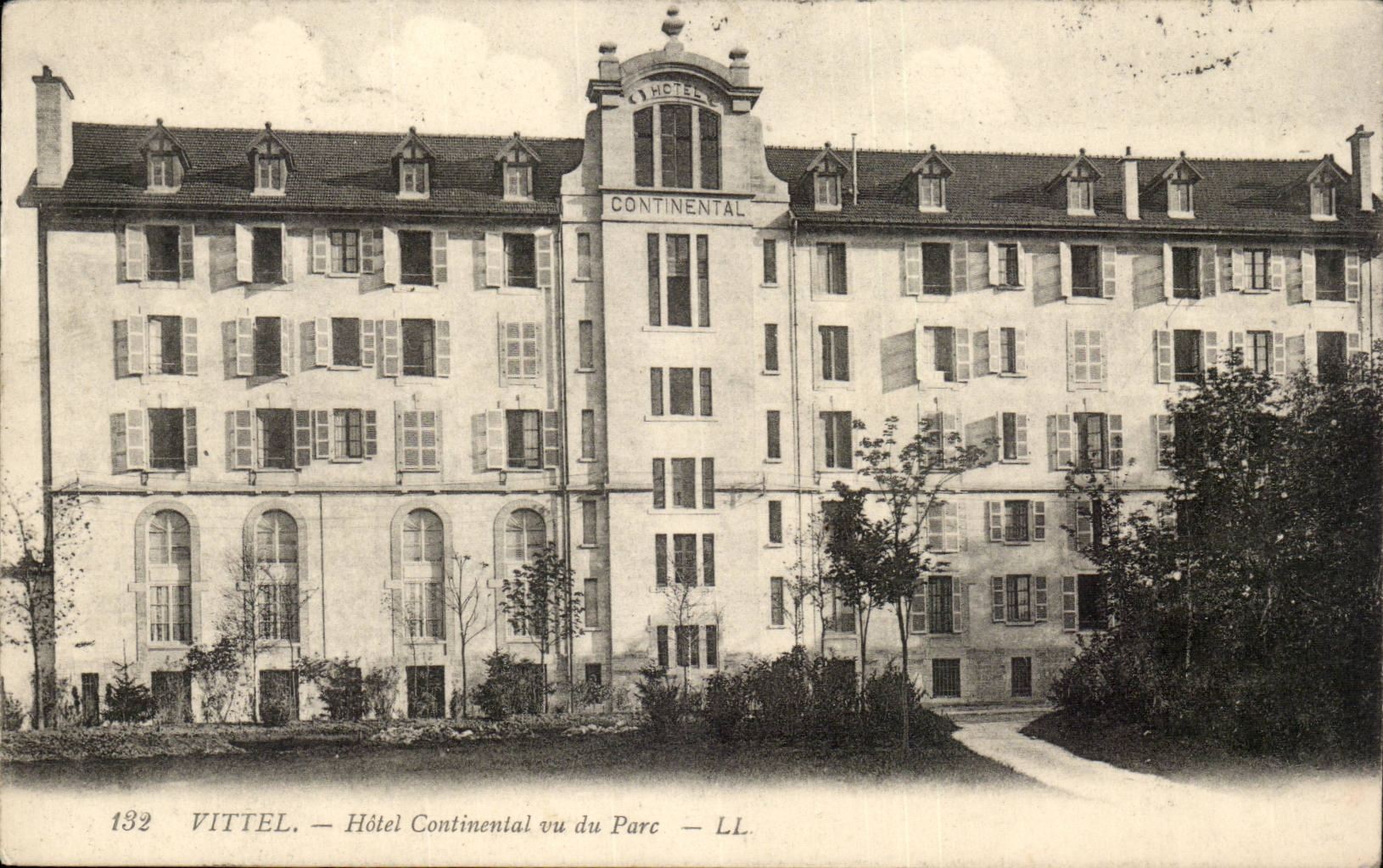 The Vosges Vittel Continental Hotel seen of the Park - CPA